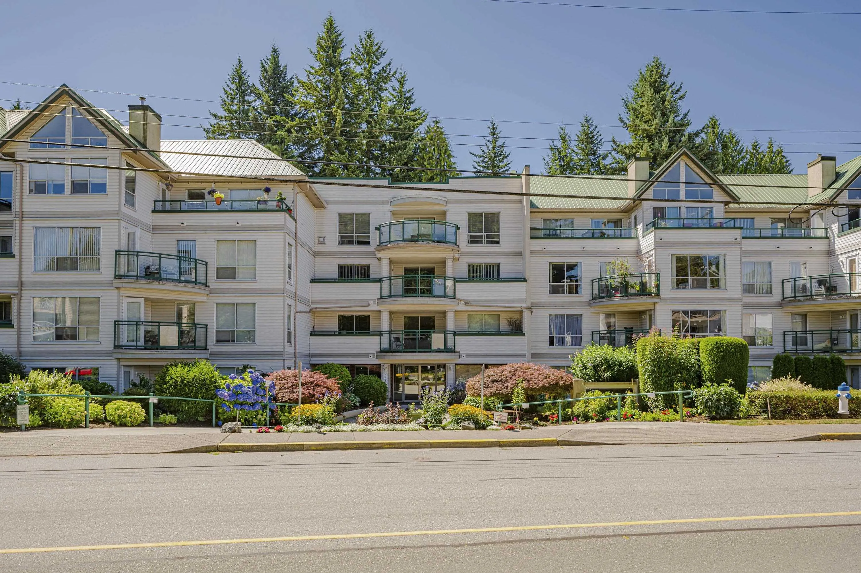 210 33280 E Bourquin Crescent