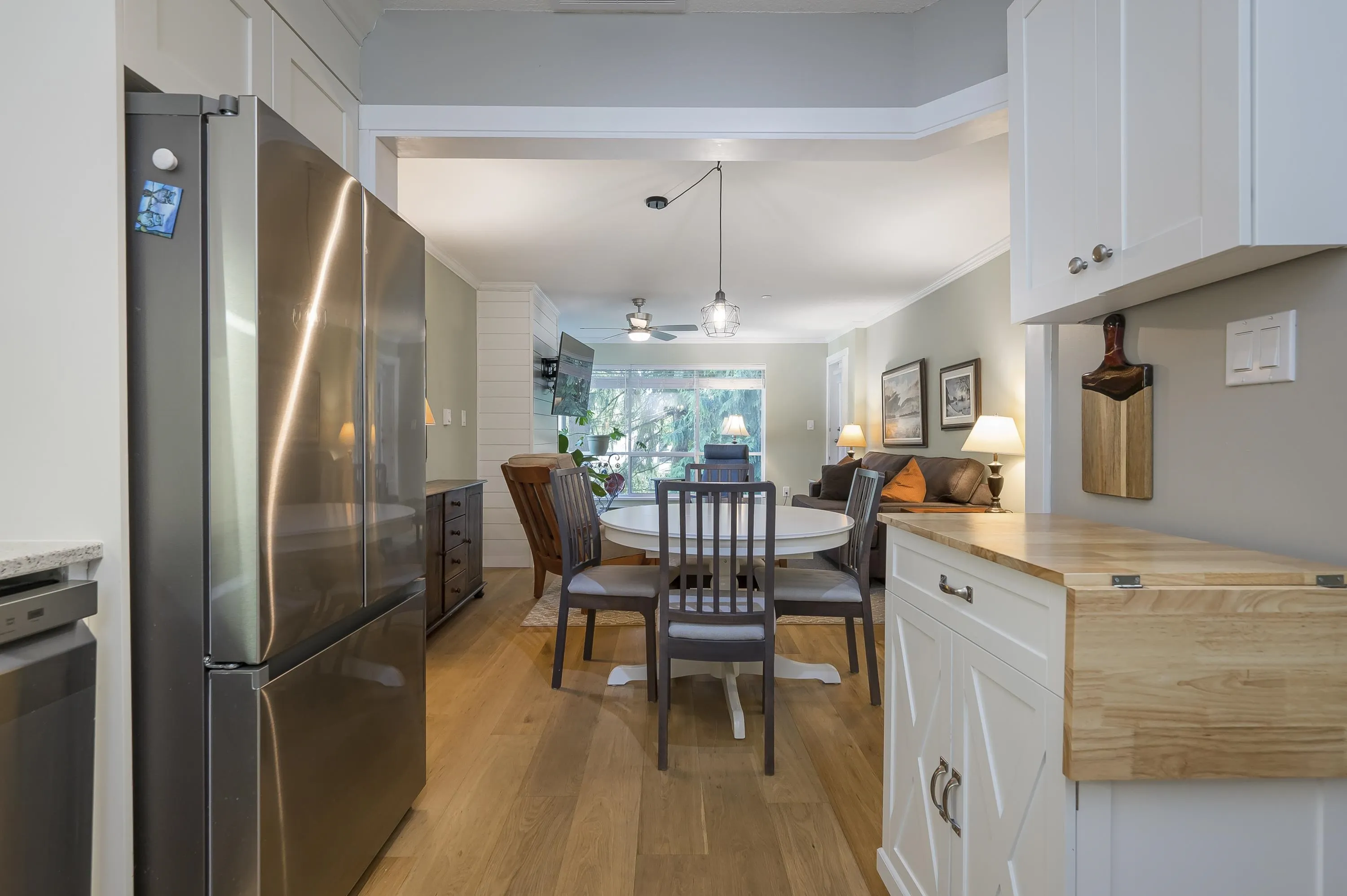 210 33280 E Bourquin Crescent