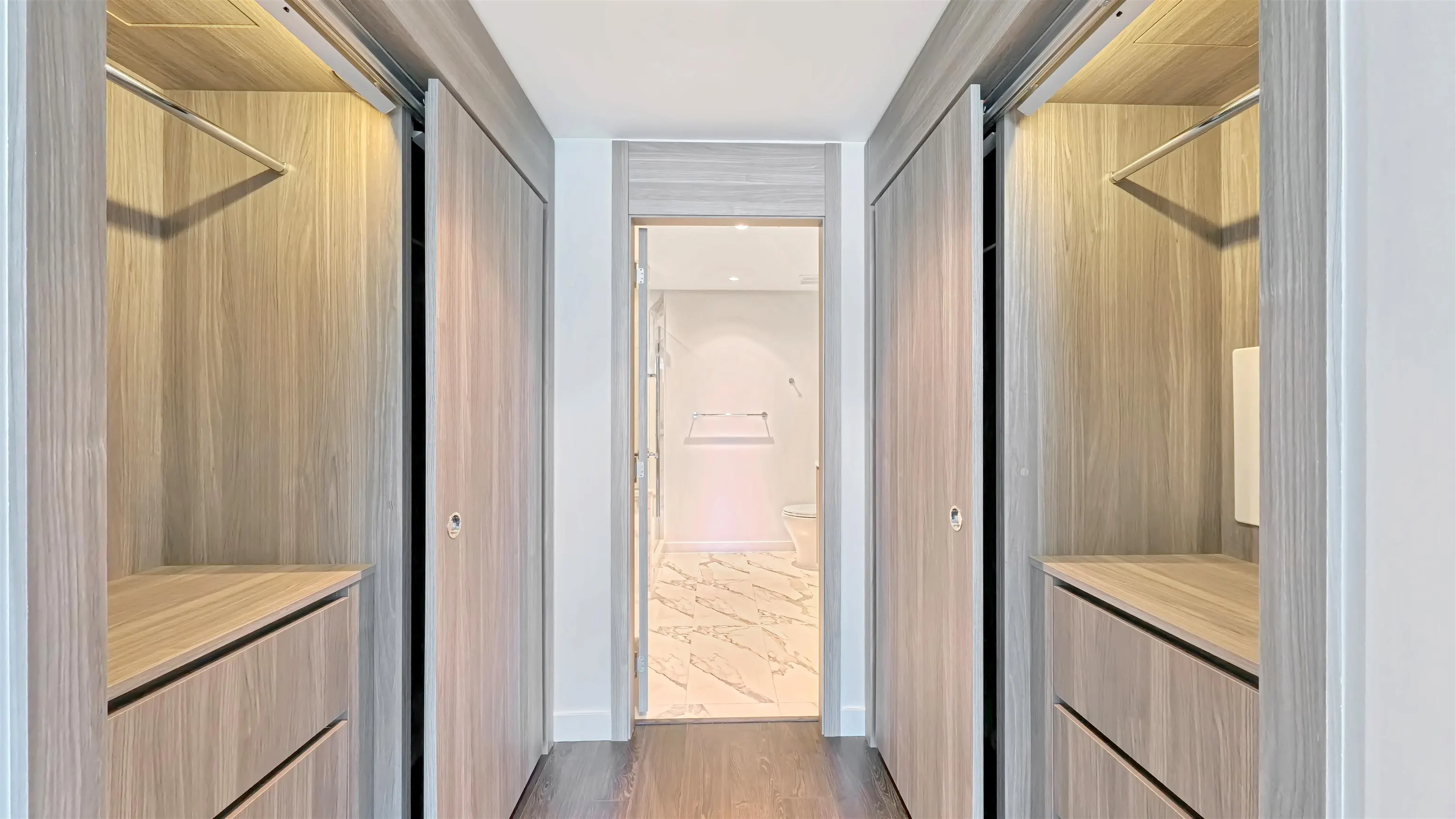 893 8671 Hazelbridge Way