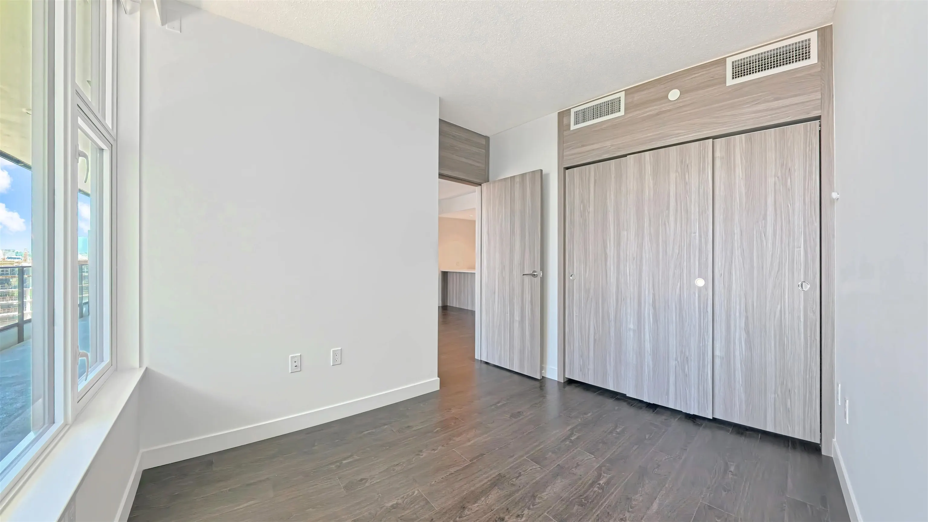 893 8671 Hazelbridge Way