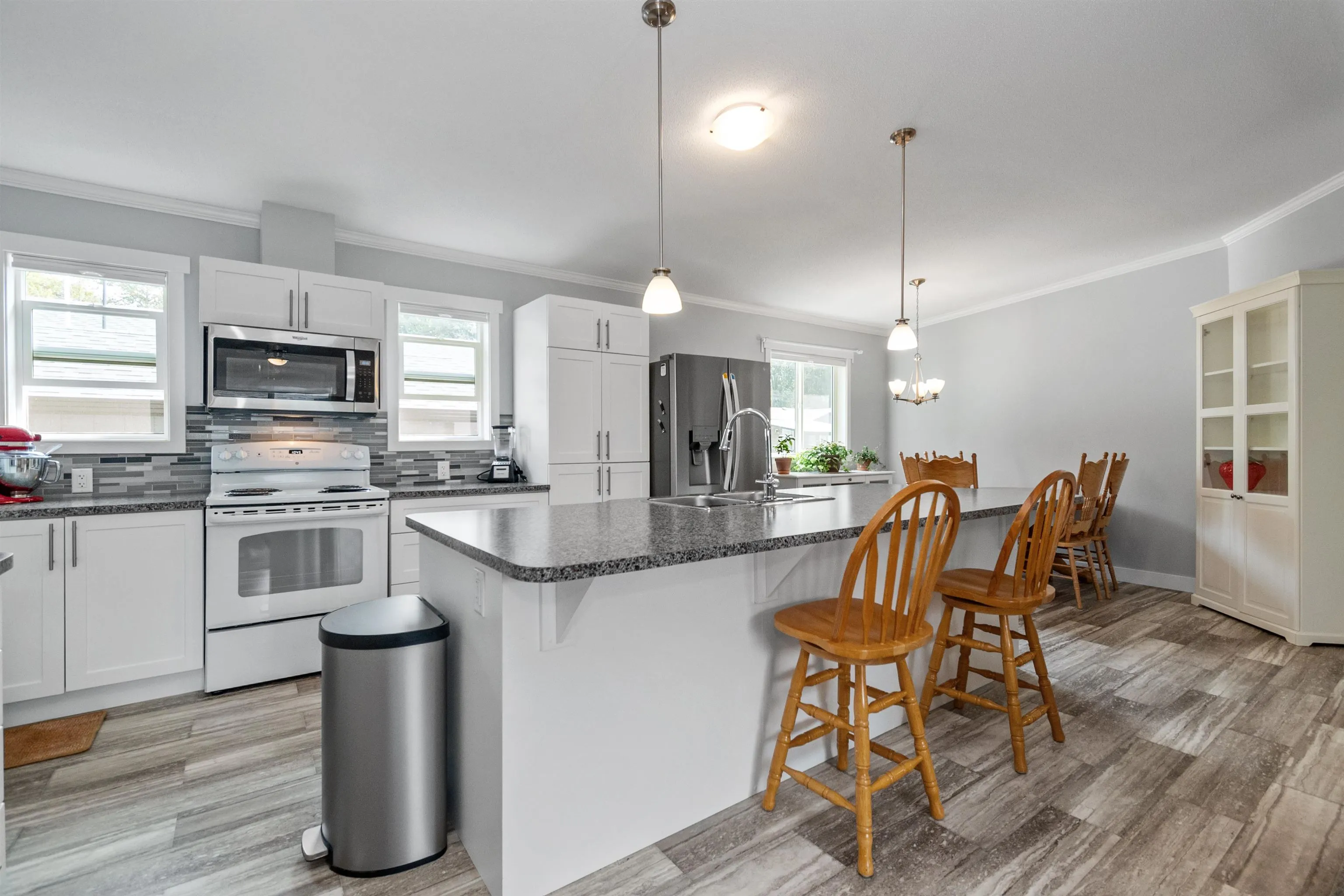 36 59060 Lougheed Highway