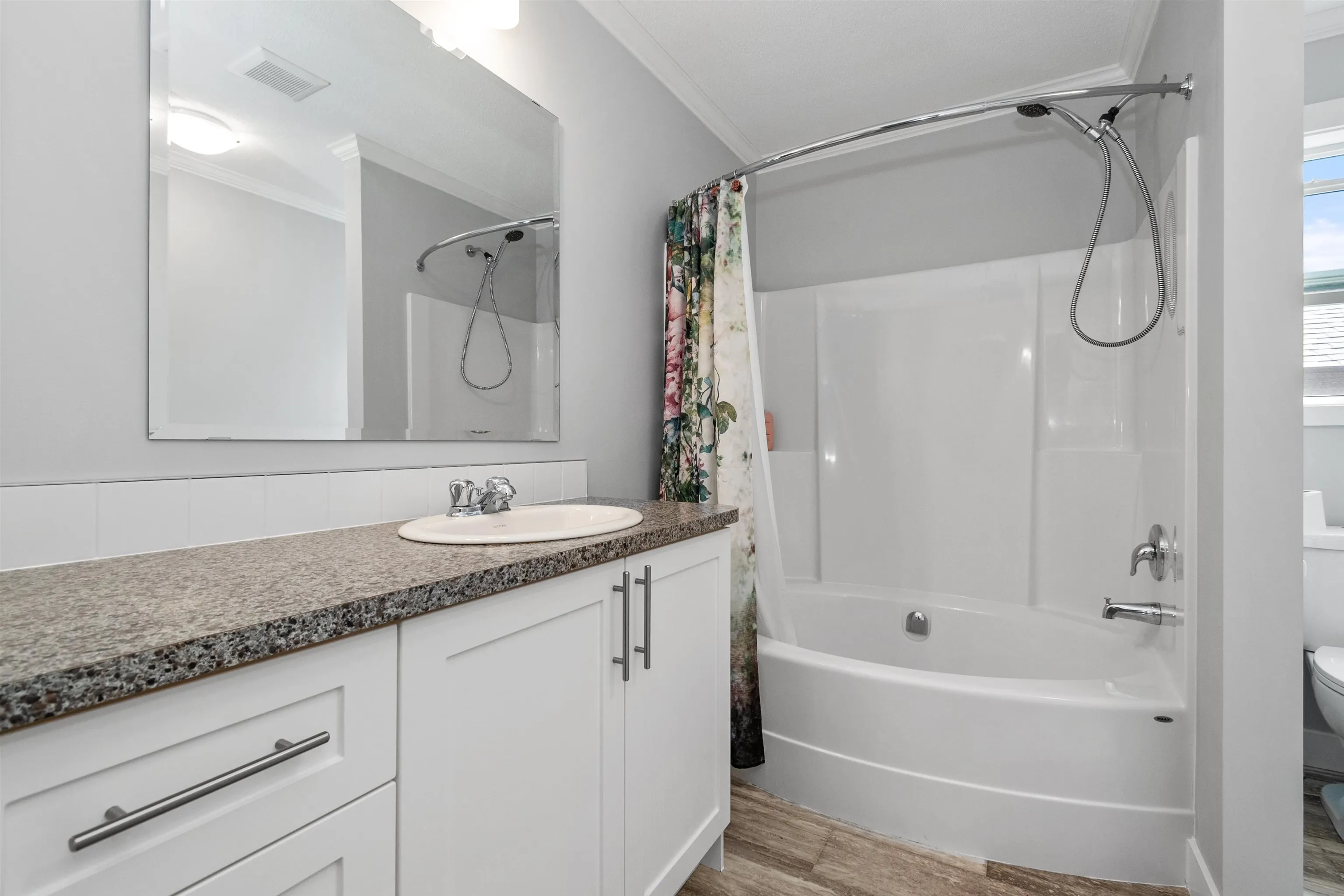 36 59060 Lougheed Highway