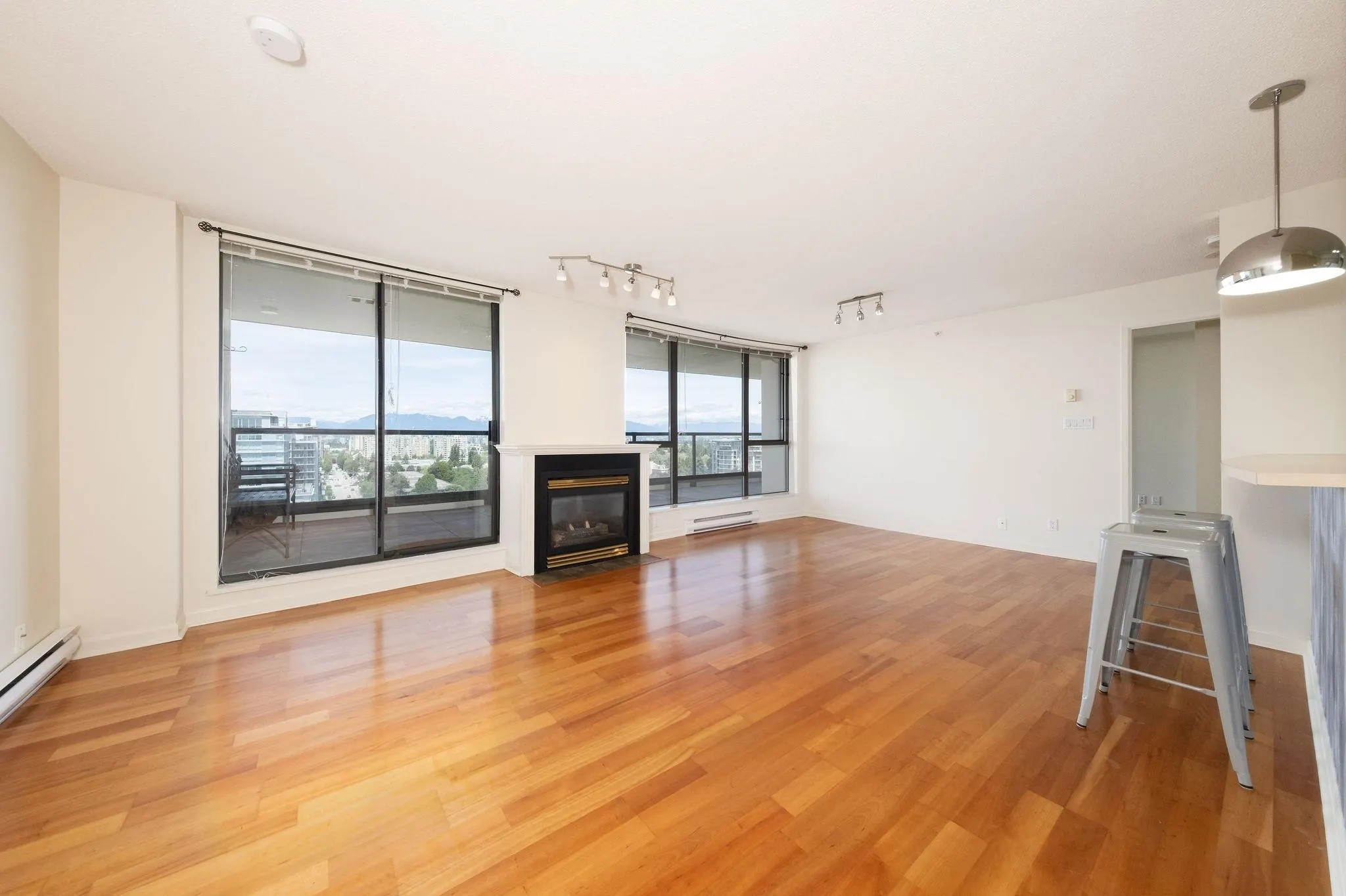 1702 8180 Granville Avenue