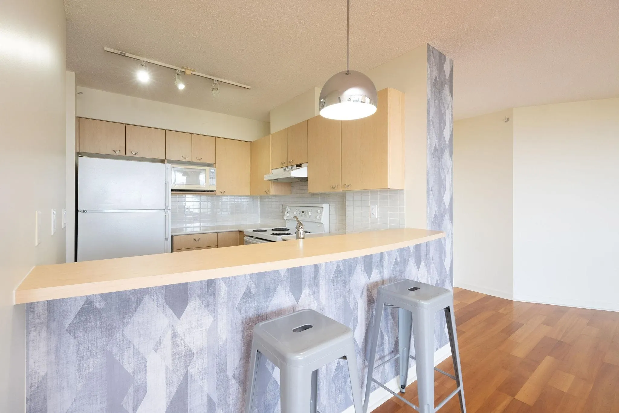 1702 8180 Granville Avenue