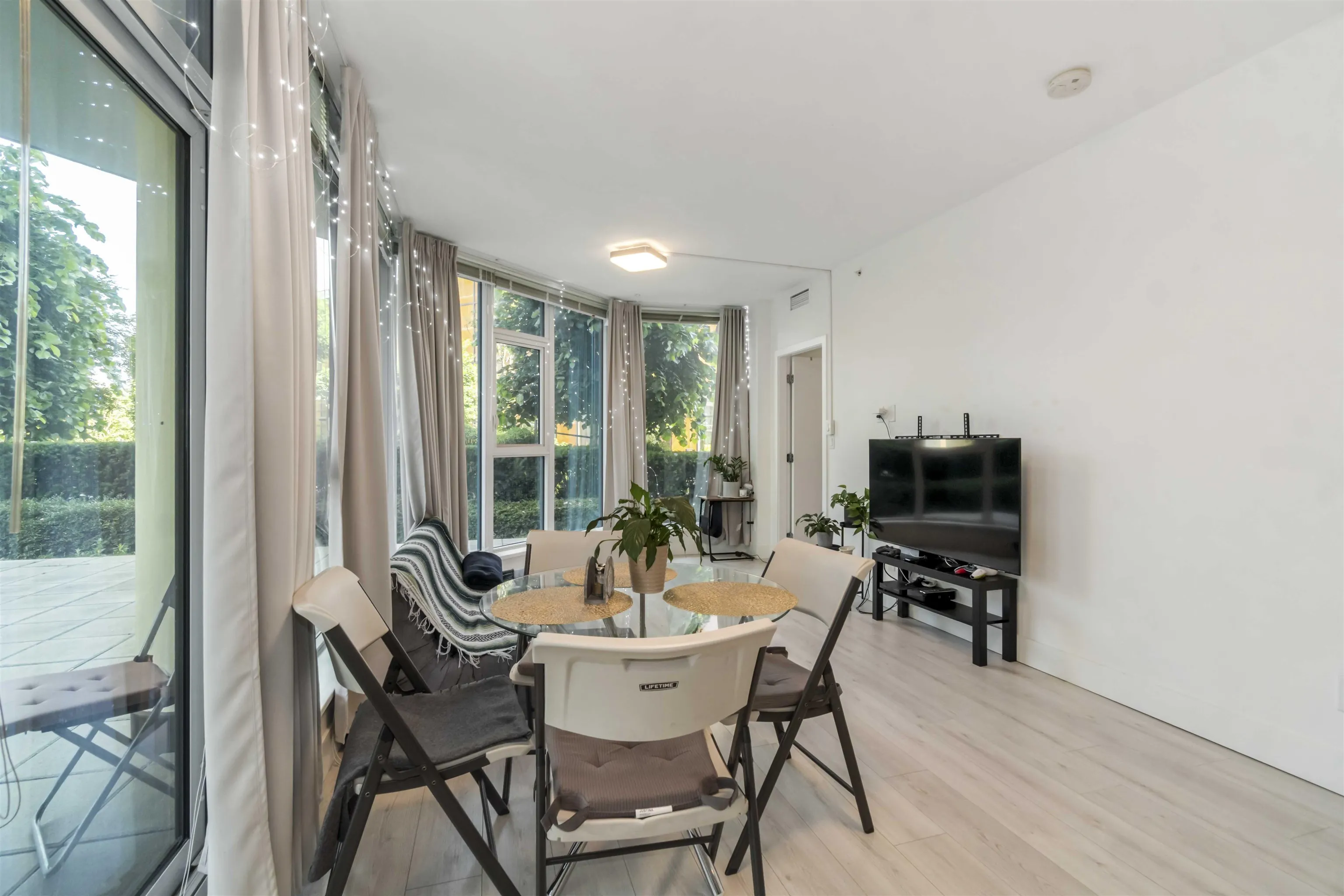 402 7388 Kingsway