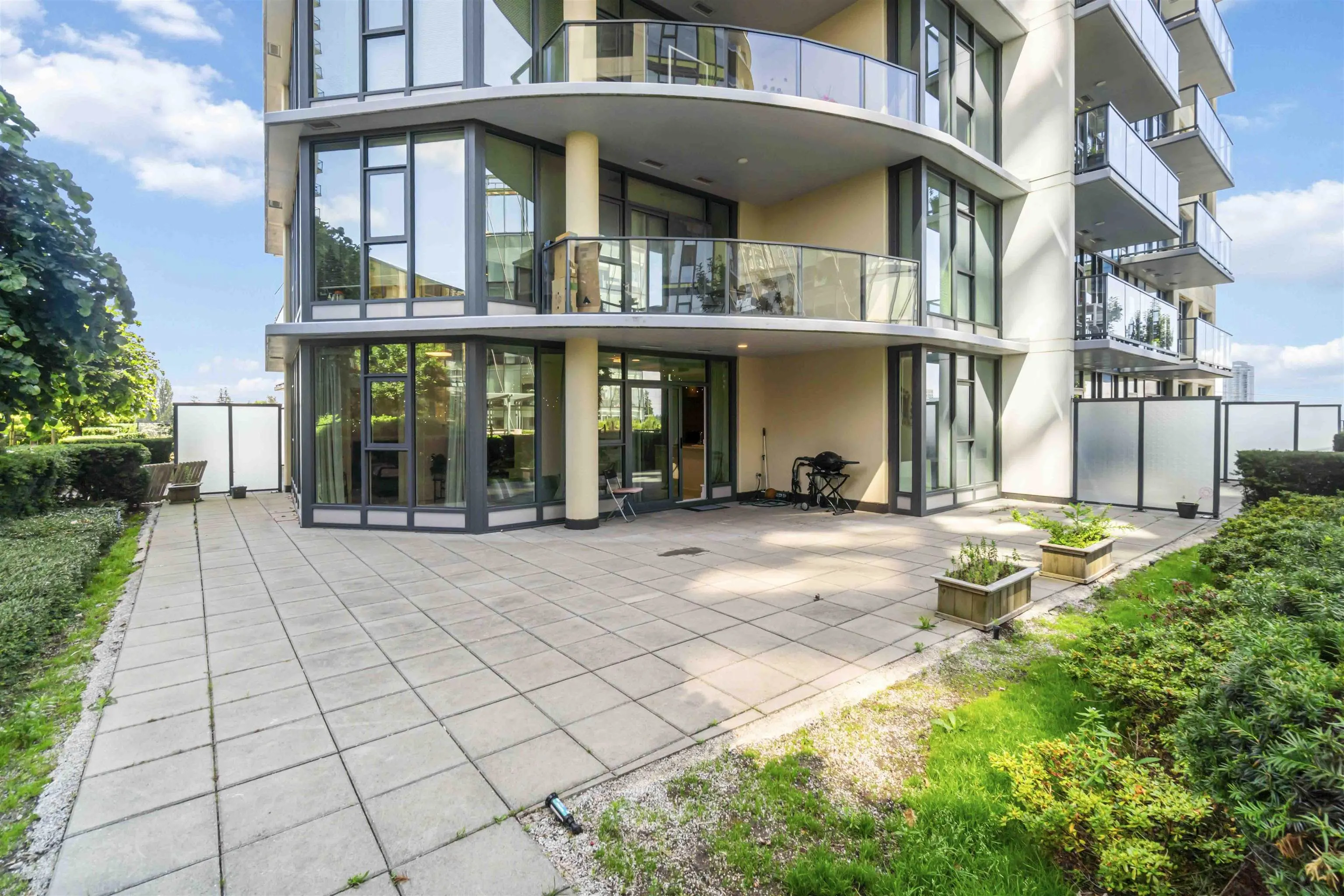 402 7388 Kingsway
