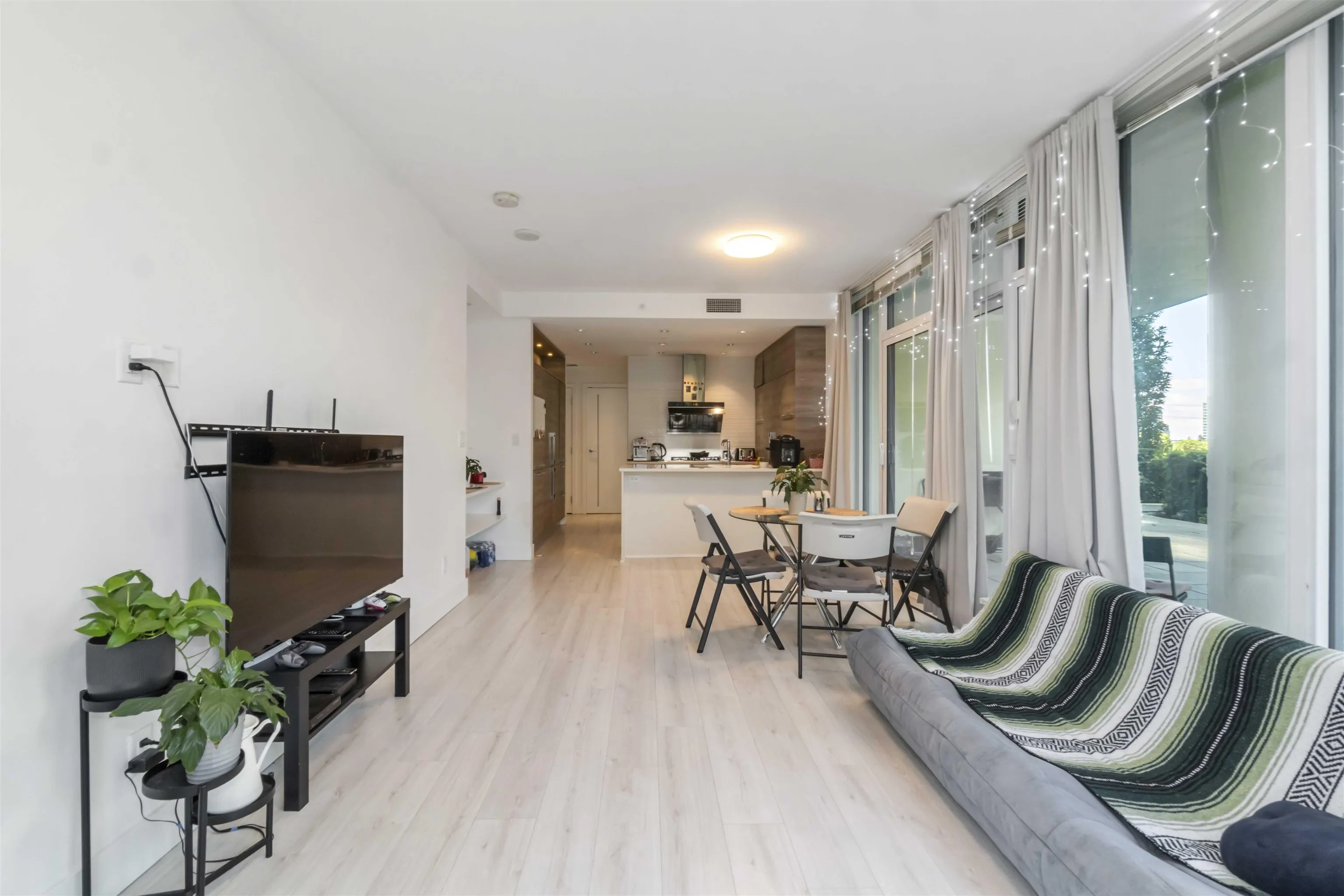402 7388 Kingsway