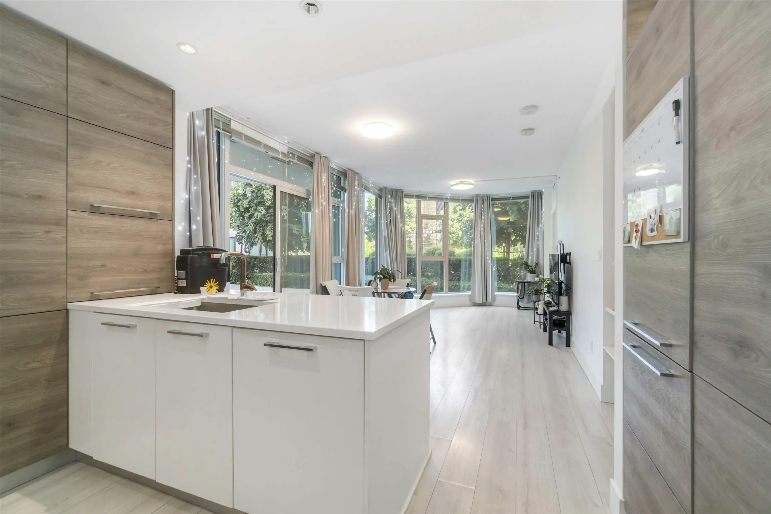 402 7388 Kingsway