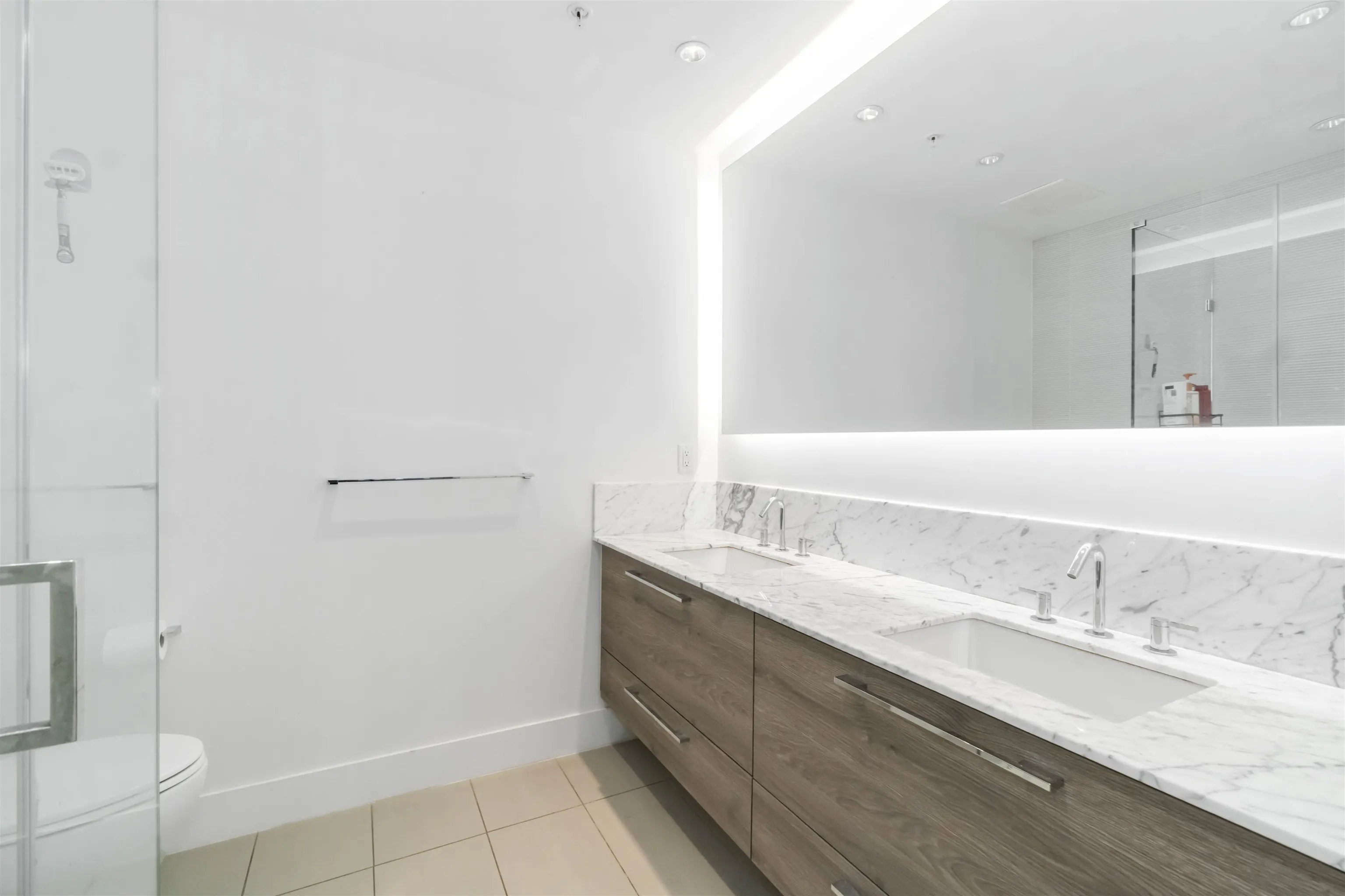 402 7388 Kingsway