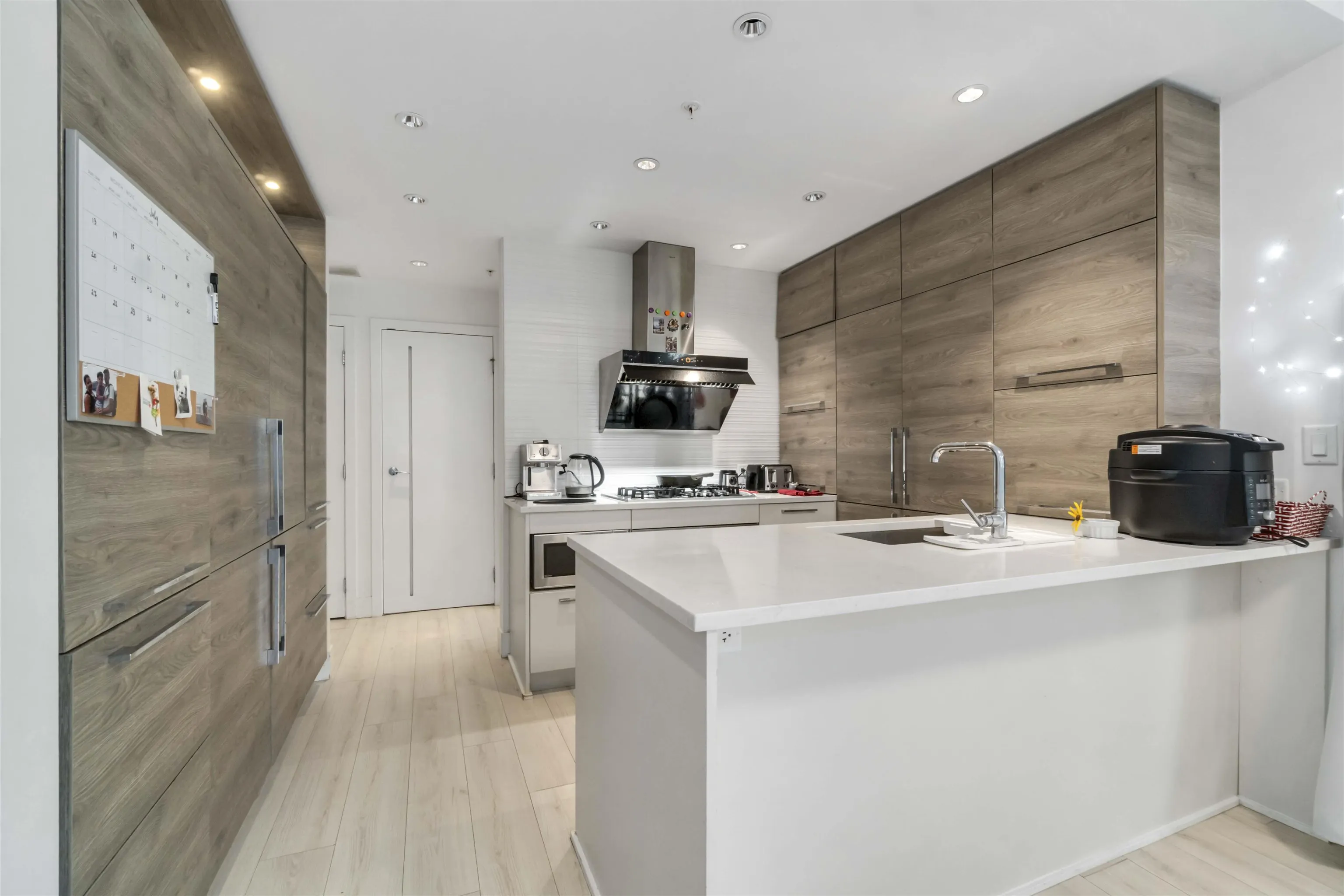 402 7388 Kingsway