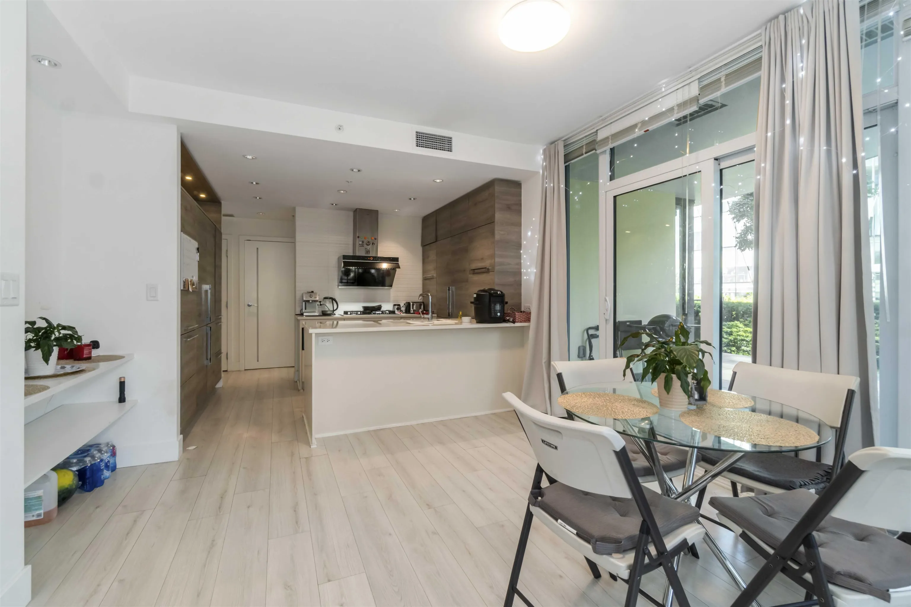 402 7388 Kingsway