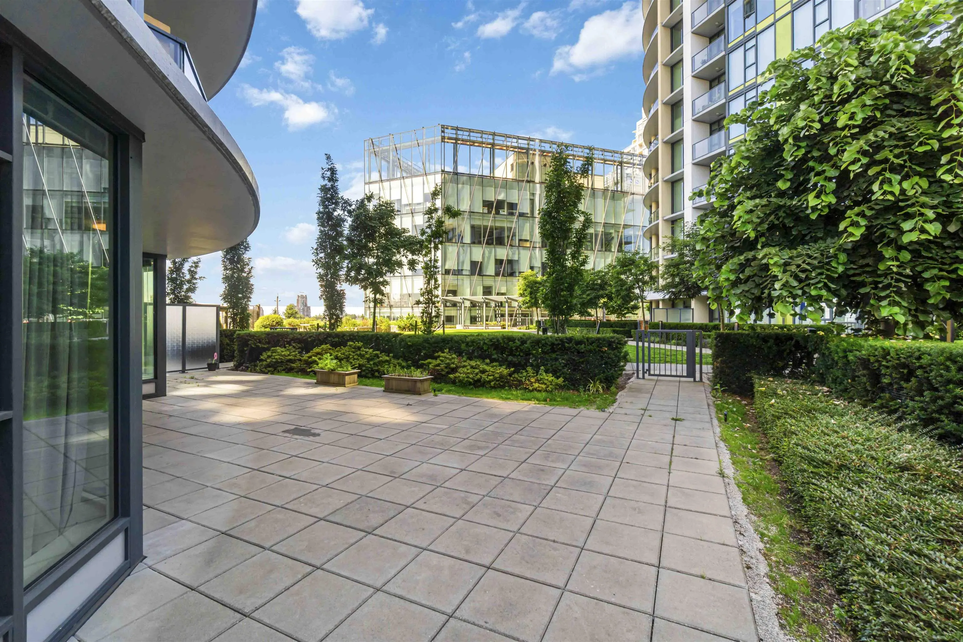 402 7388 Kingsway