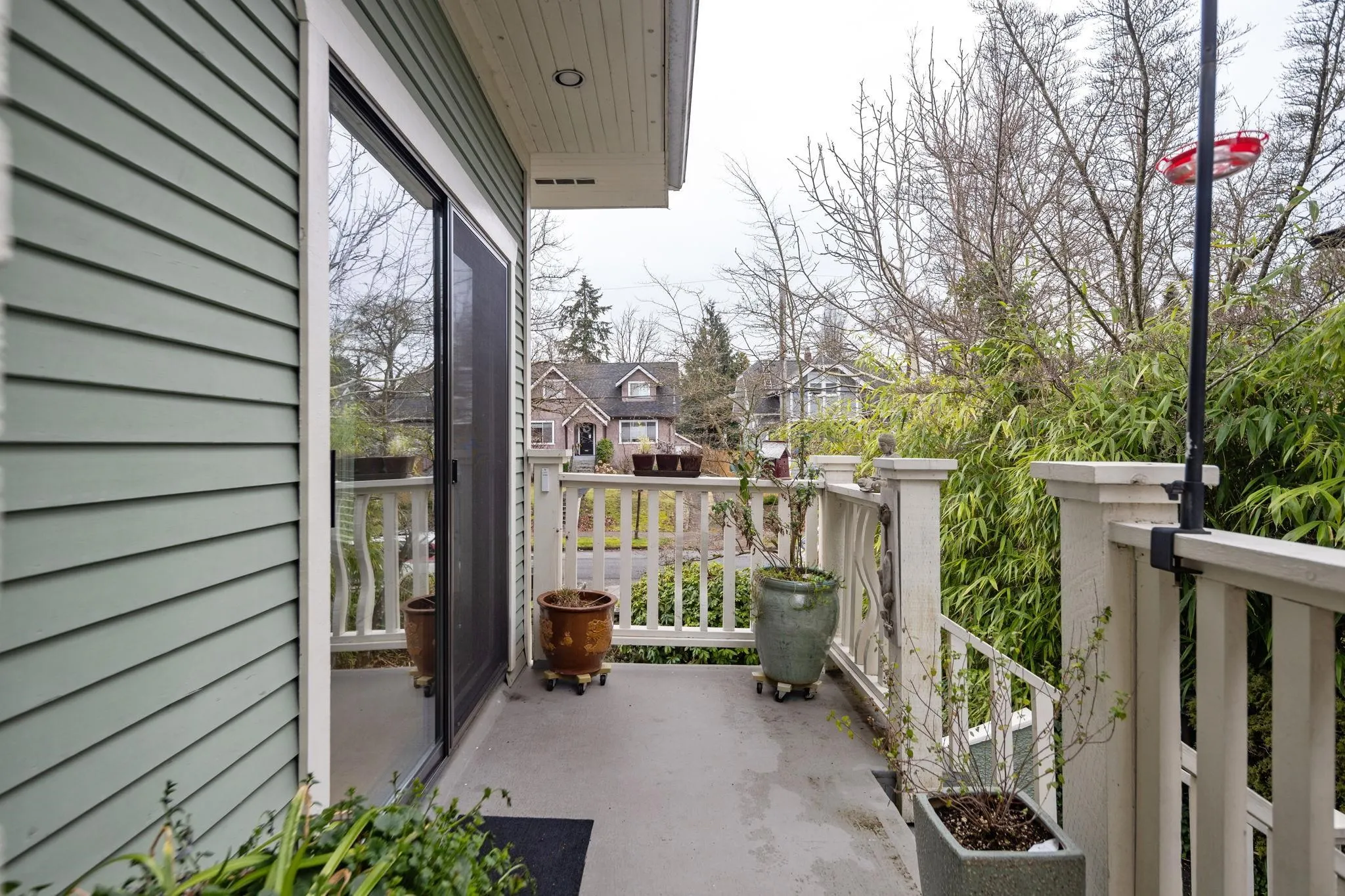 3 335 W 13th Avenue
