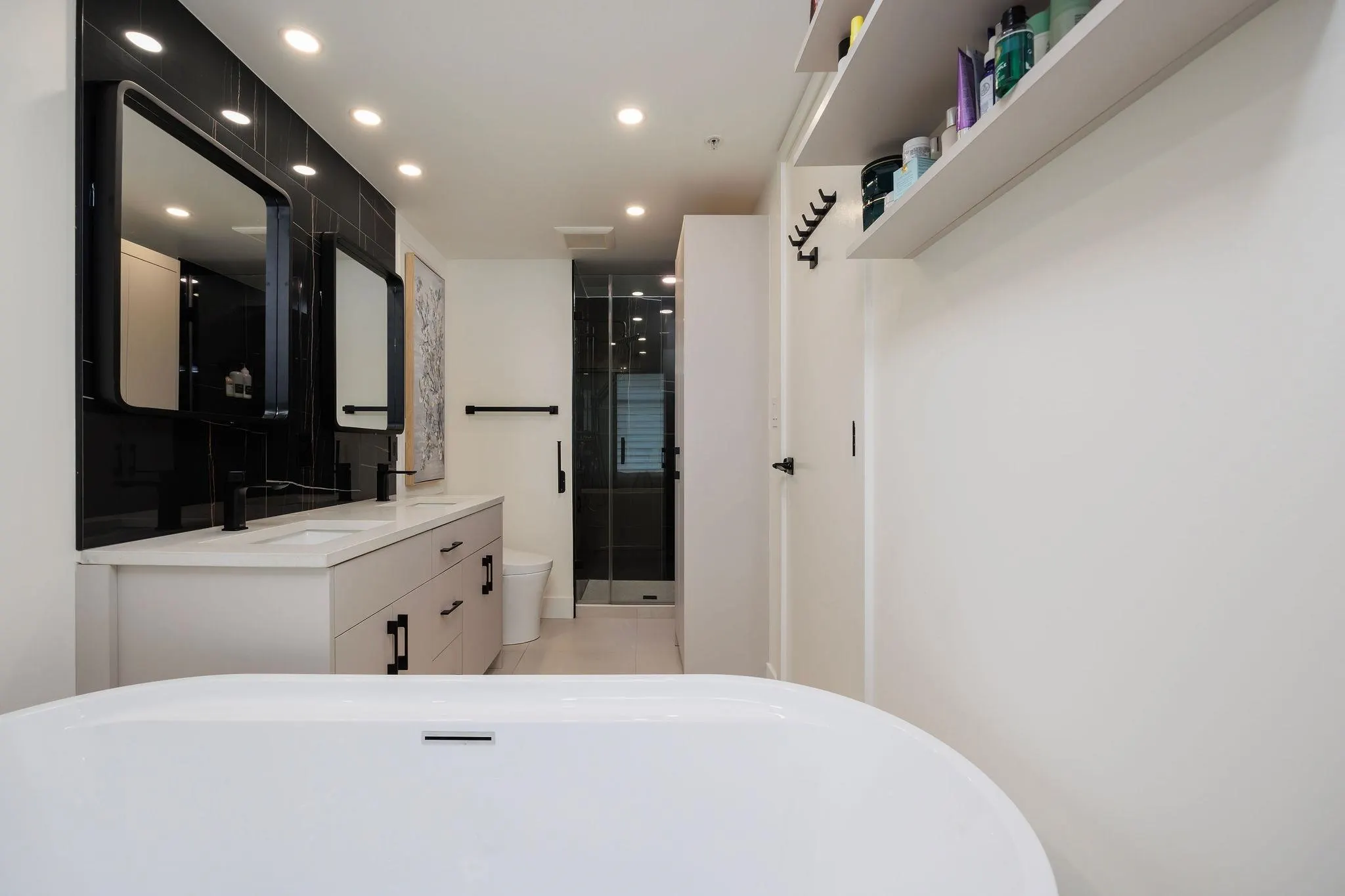 700 1863 Alberni