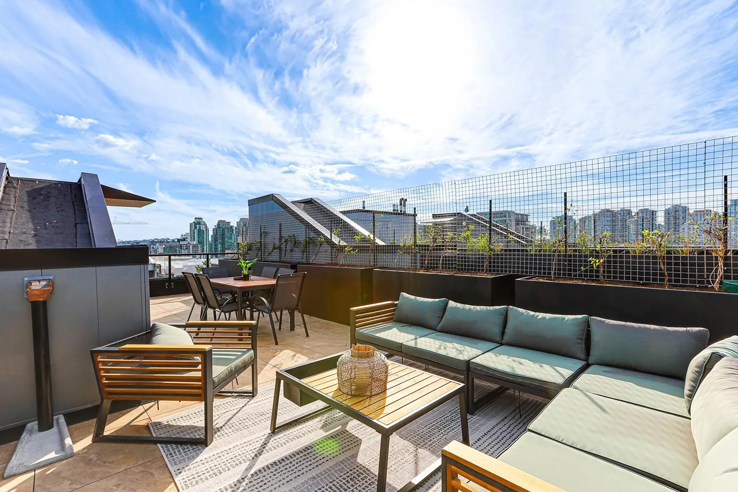 903 239 Keefer Street