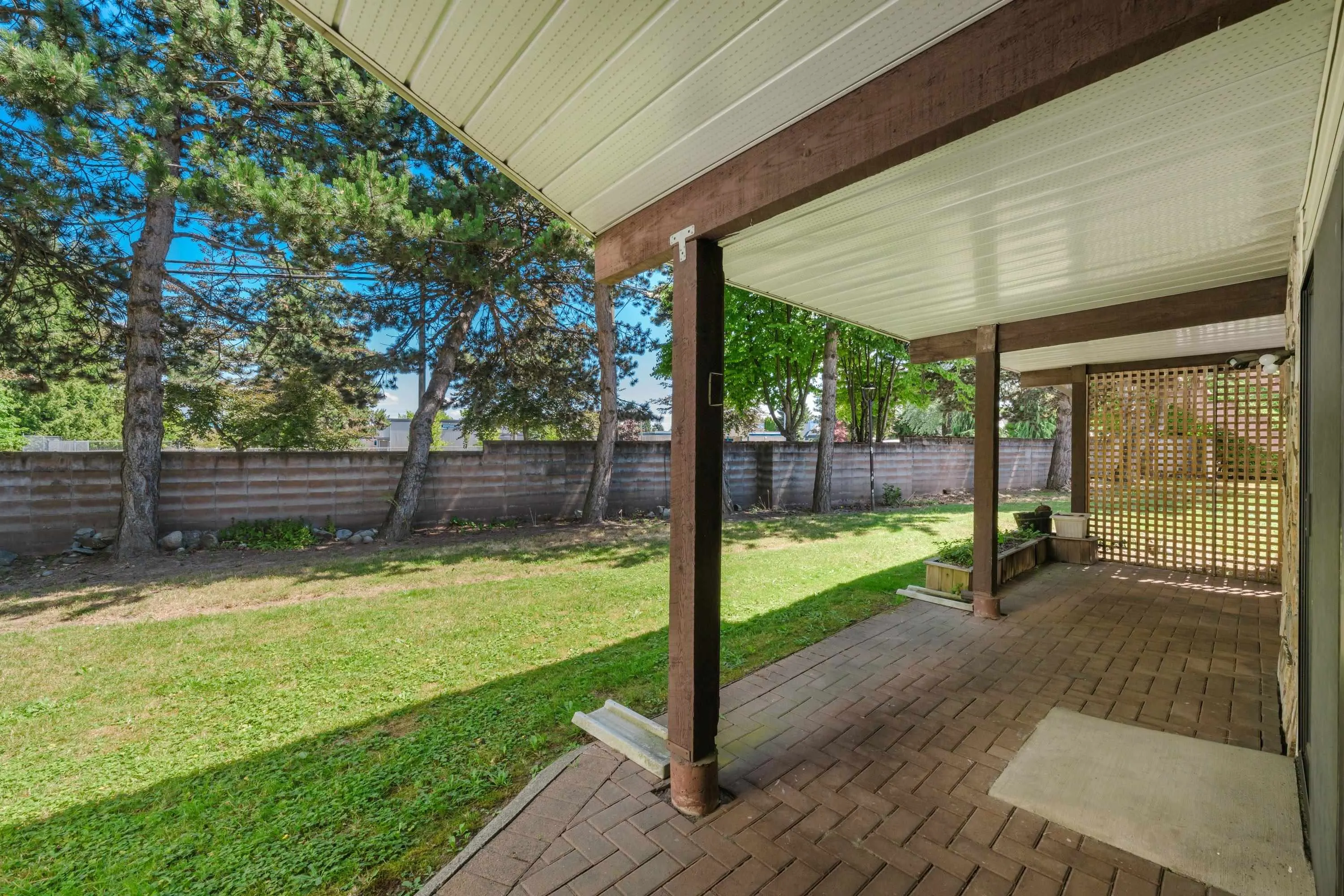 111 15153 98 Avenue