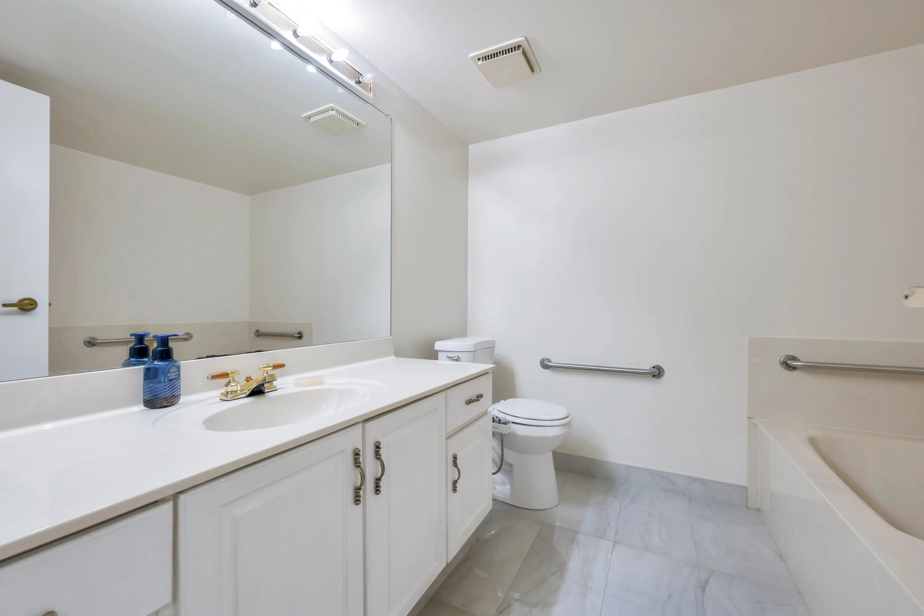 111 15153 98 Avenue