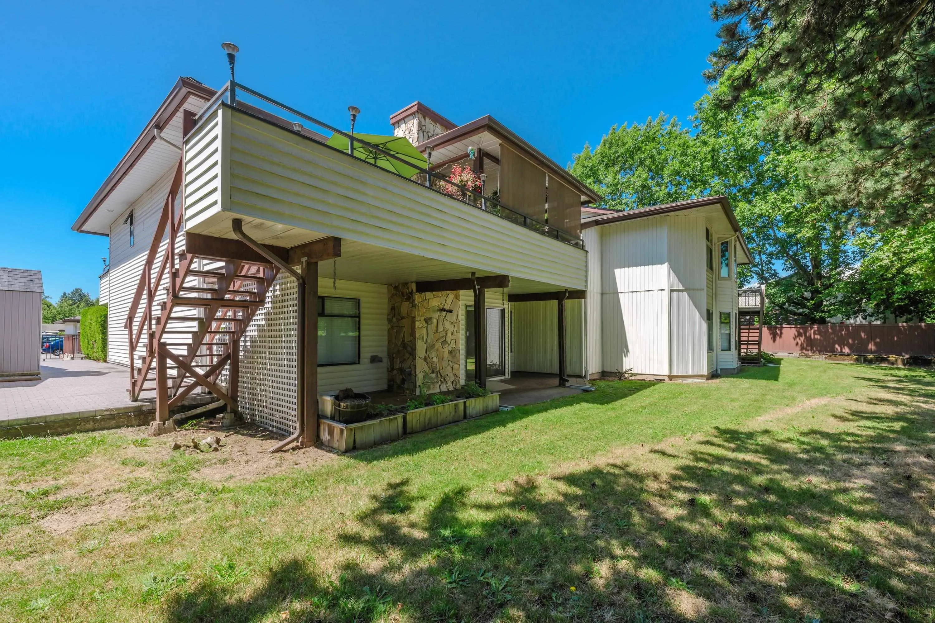 111 15153 98 Avenue