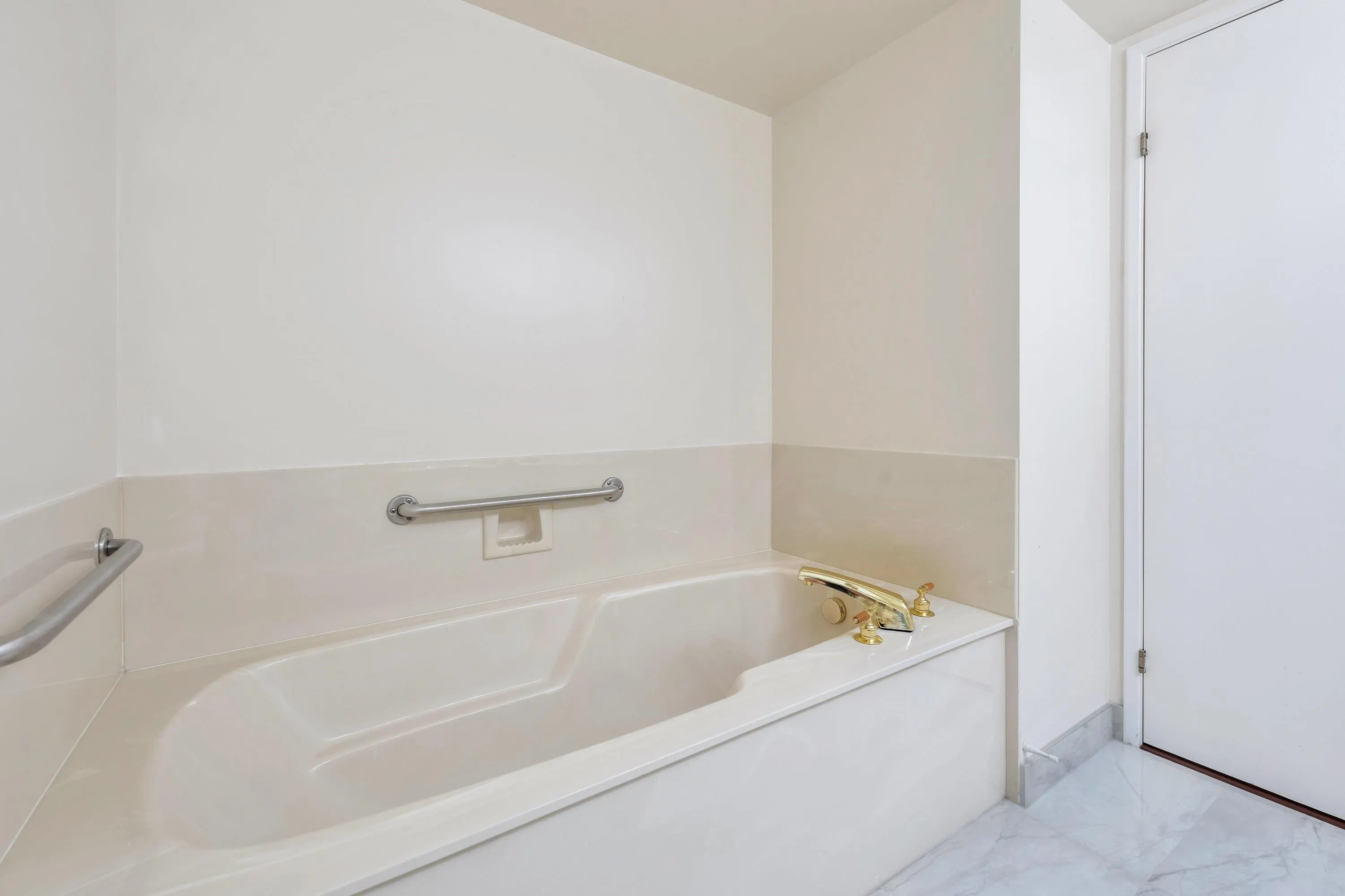 111 15153 98 Avenue
