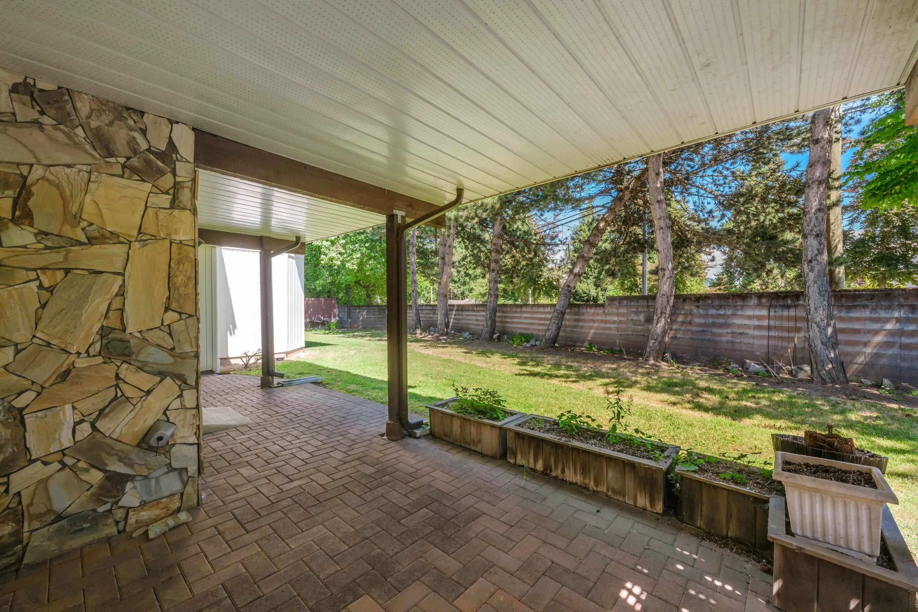 111 15153 98 Avenue