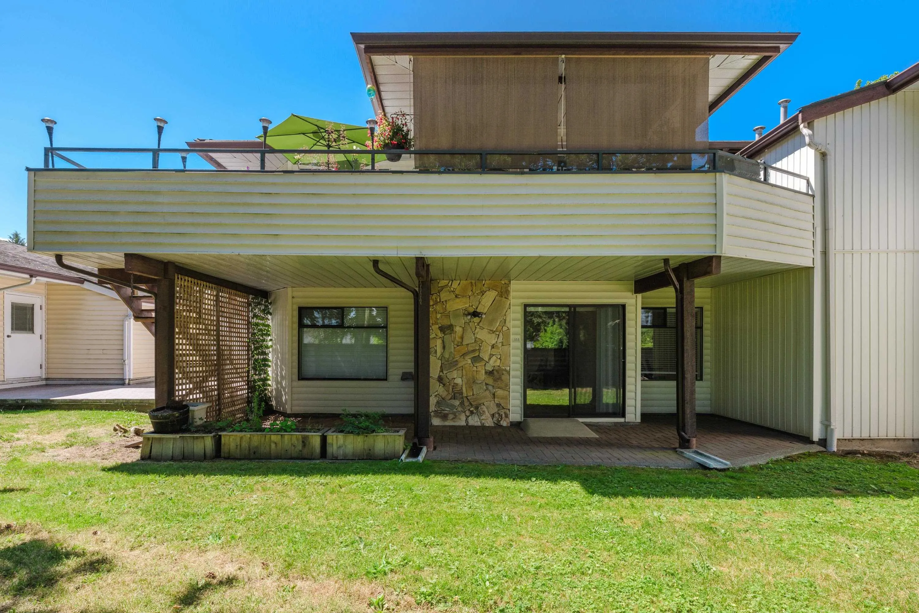 111 15153 98 Avenue