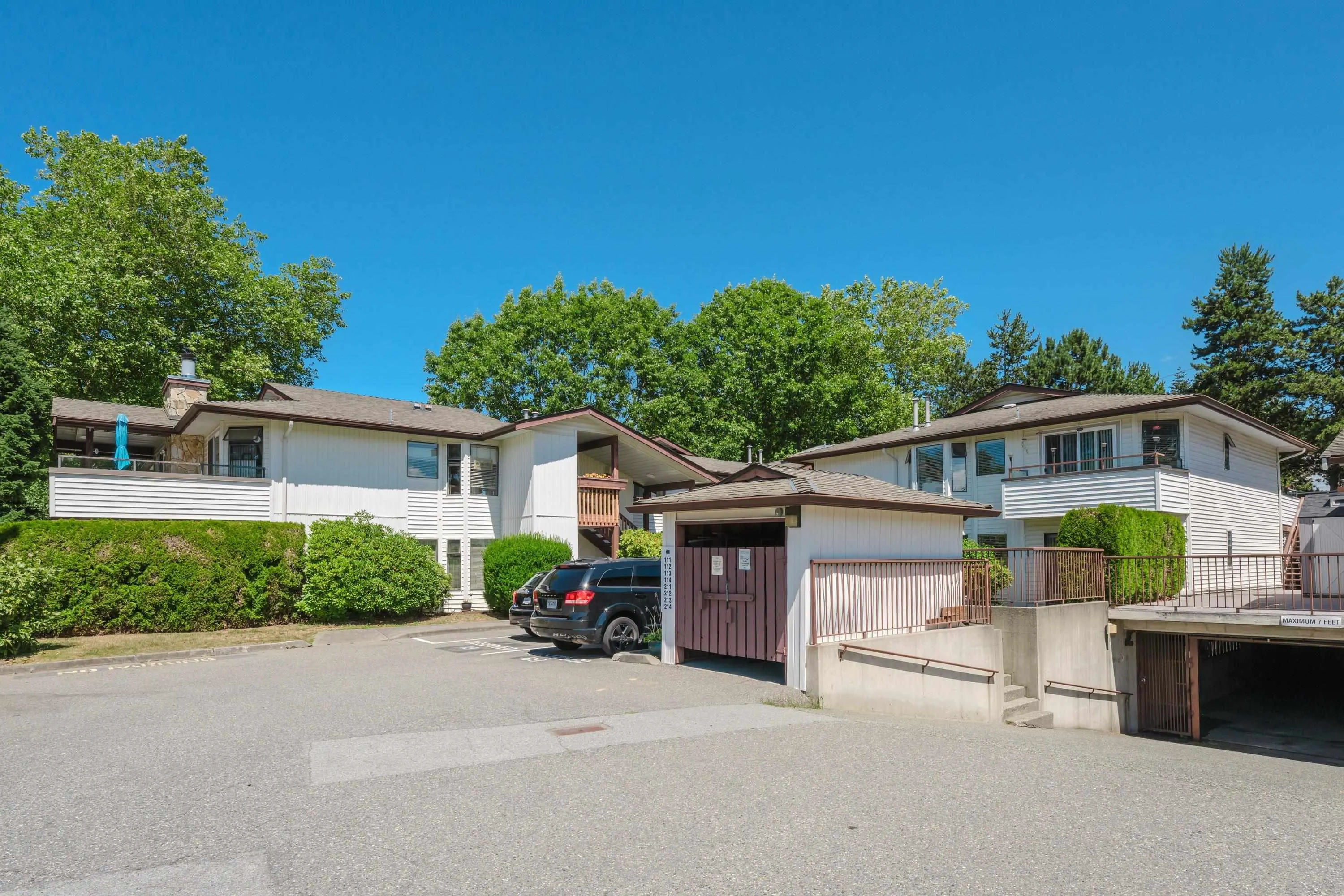111 15153 98 Avenue
