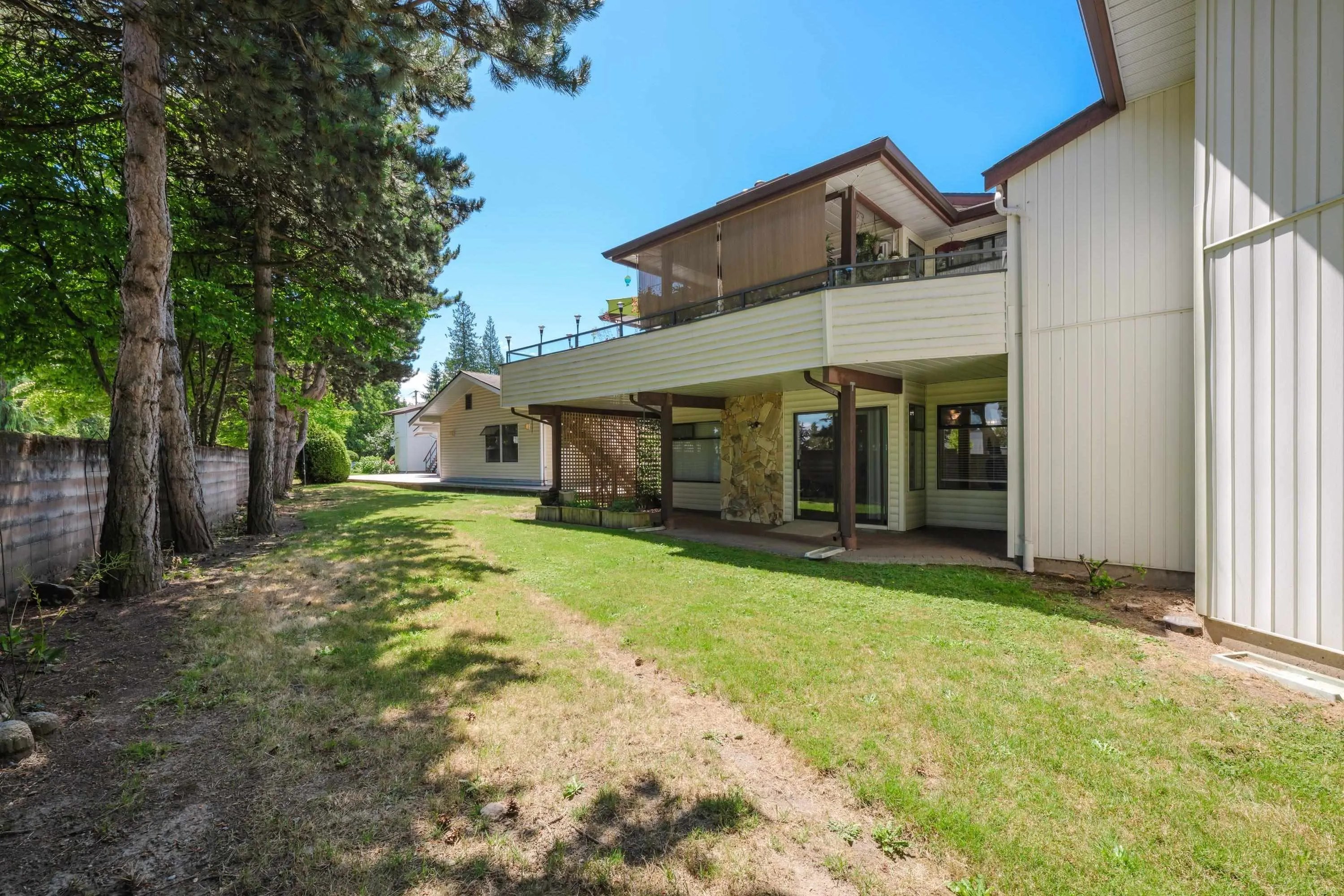 111 15153 98 Avenue