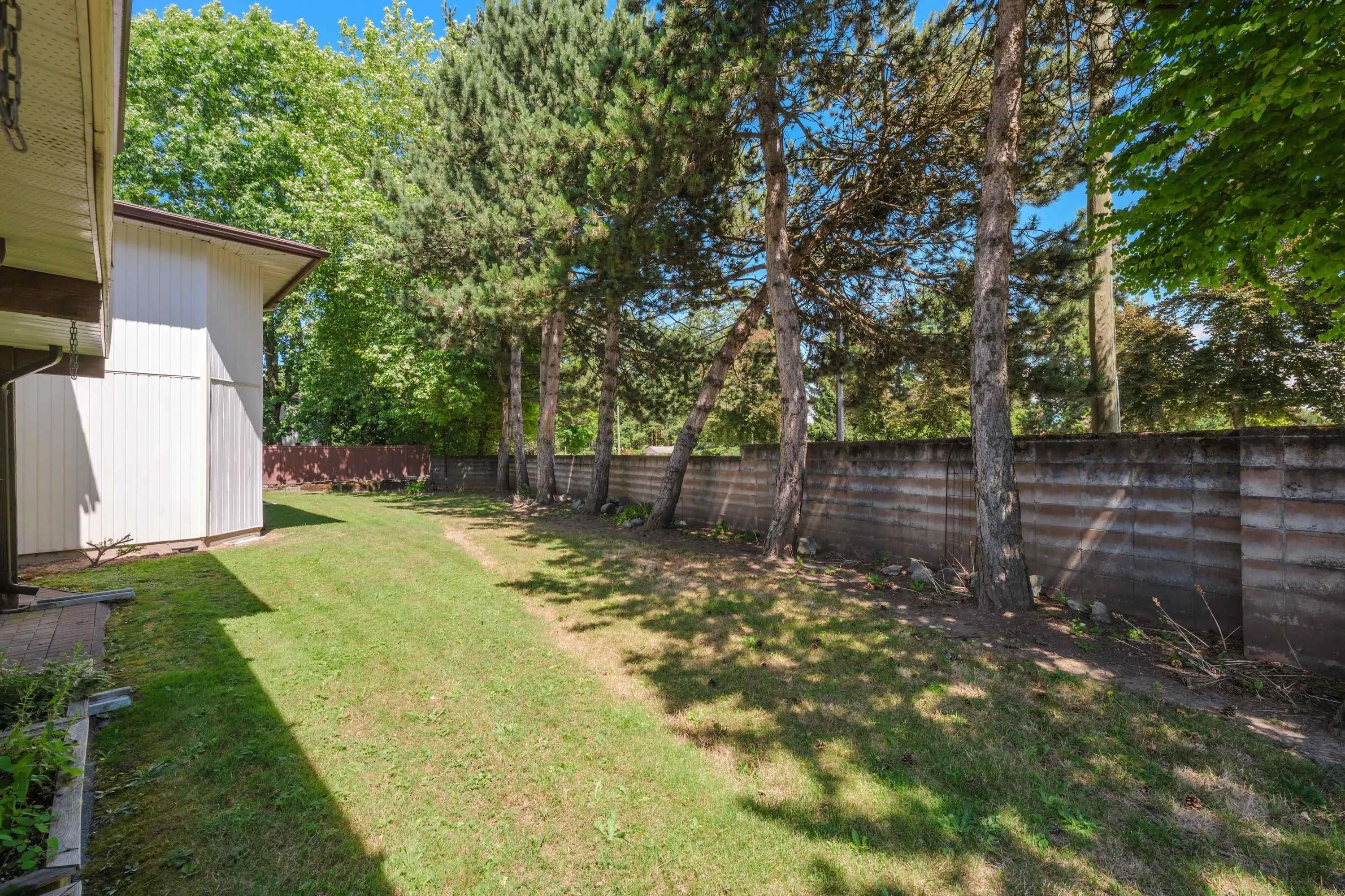 111 15153 98 Avenue
