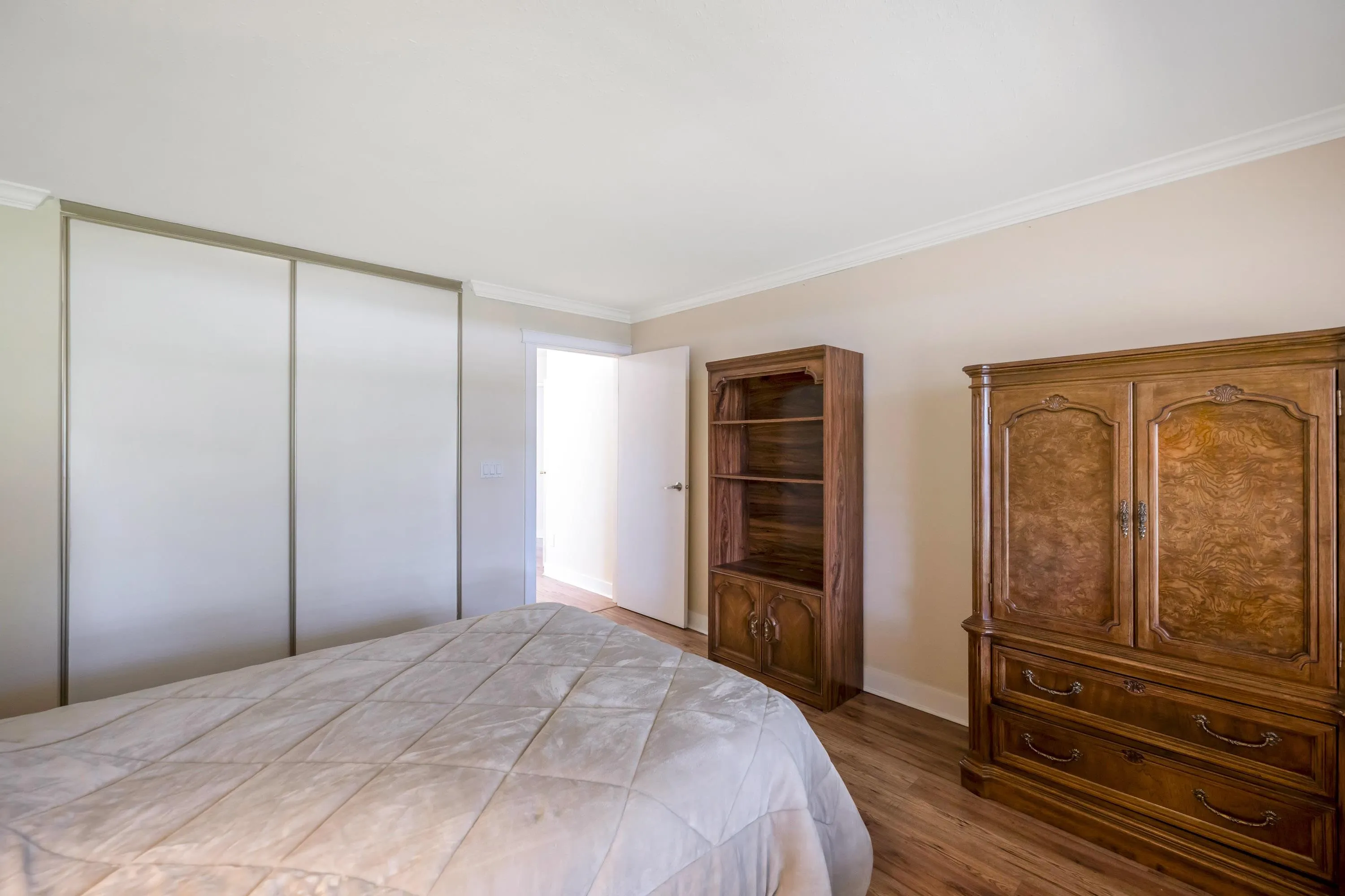 111 15153 98 Avenue