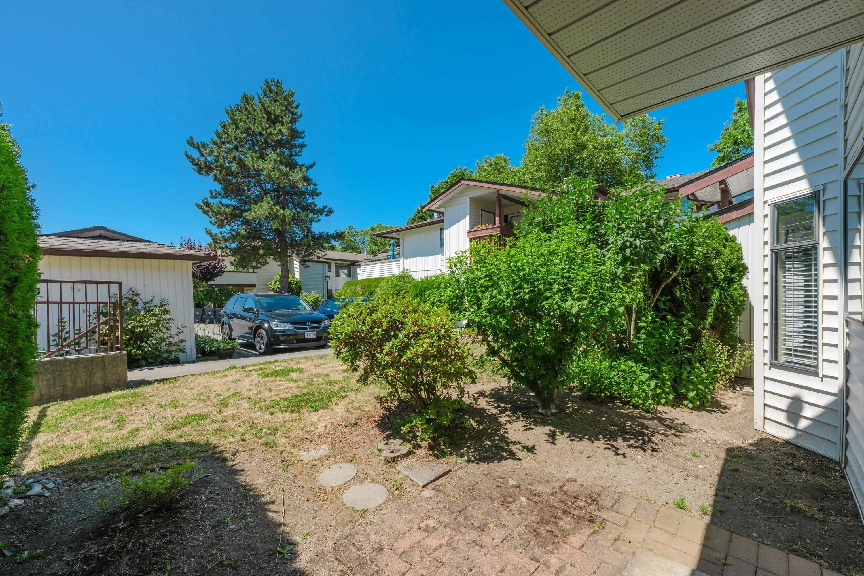 111 15153 98 Avenue