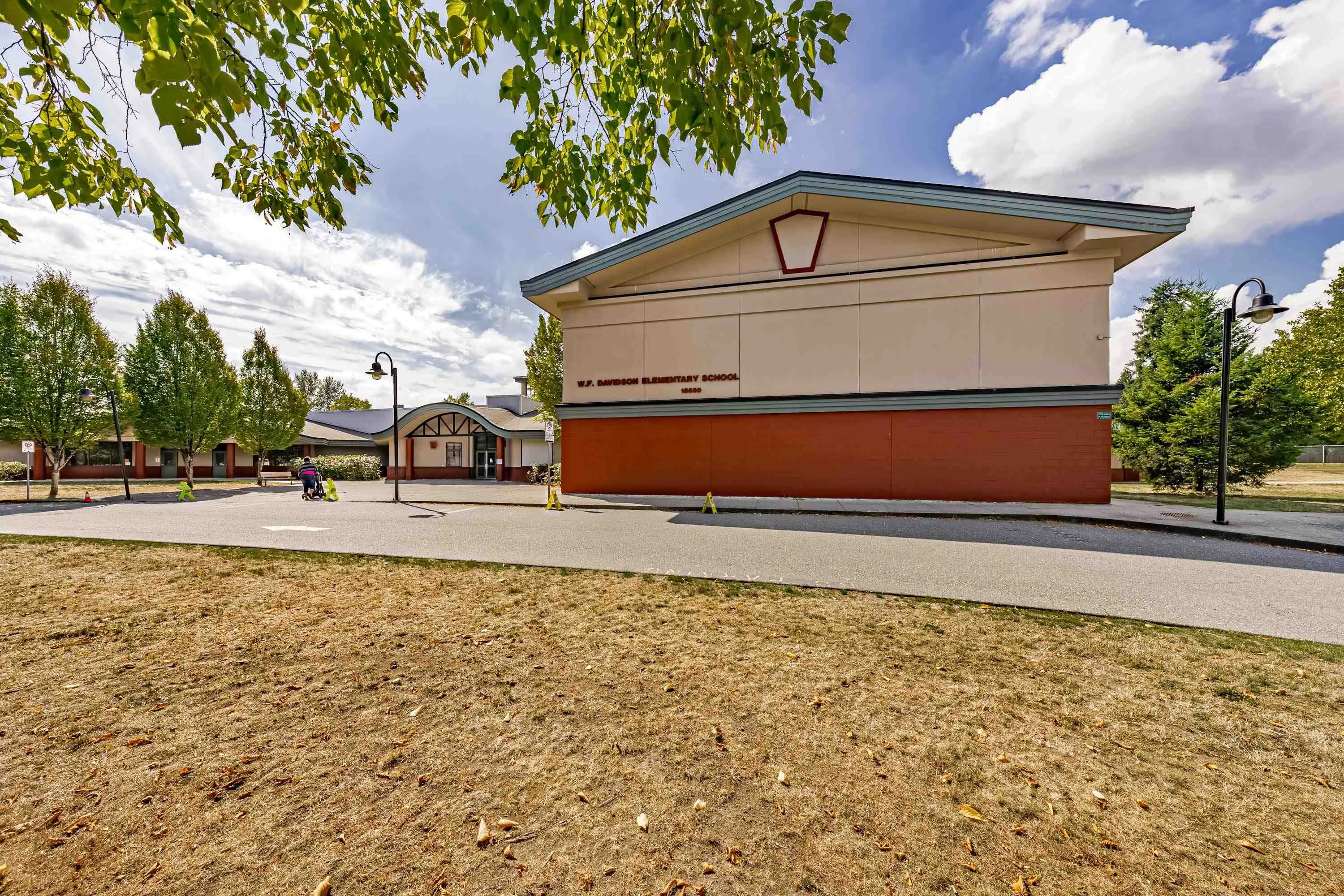 72 15487 99a Avenue