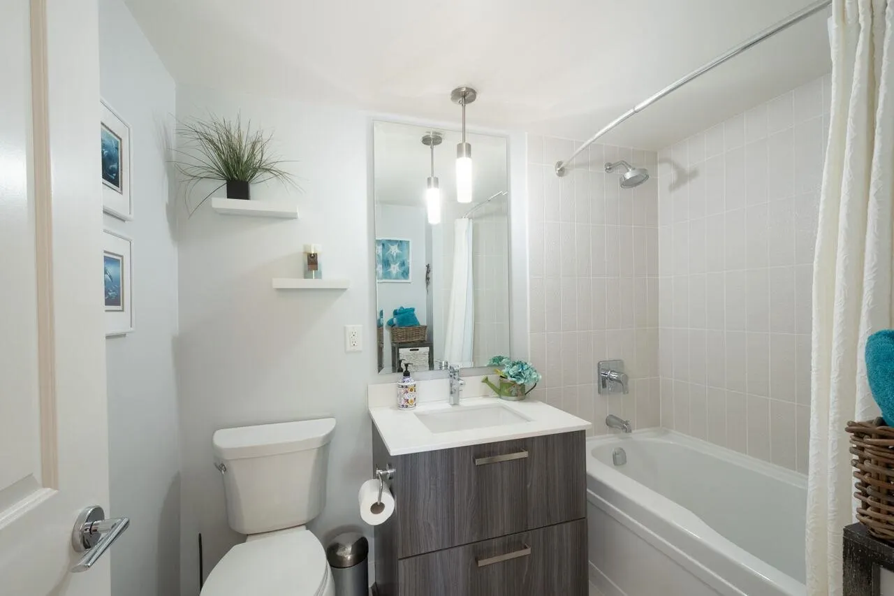 407 160 Shoreline Circle
