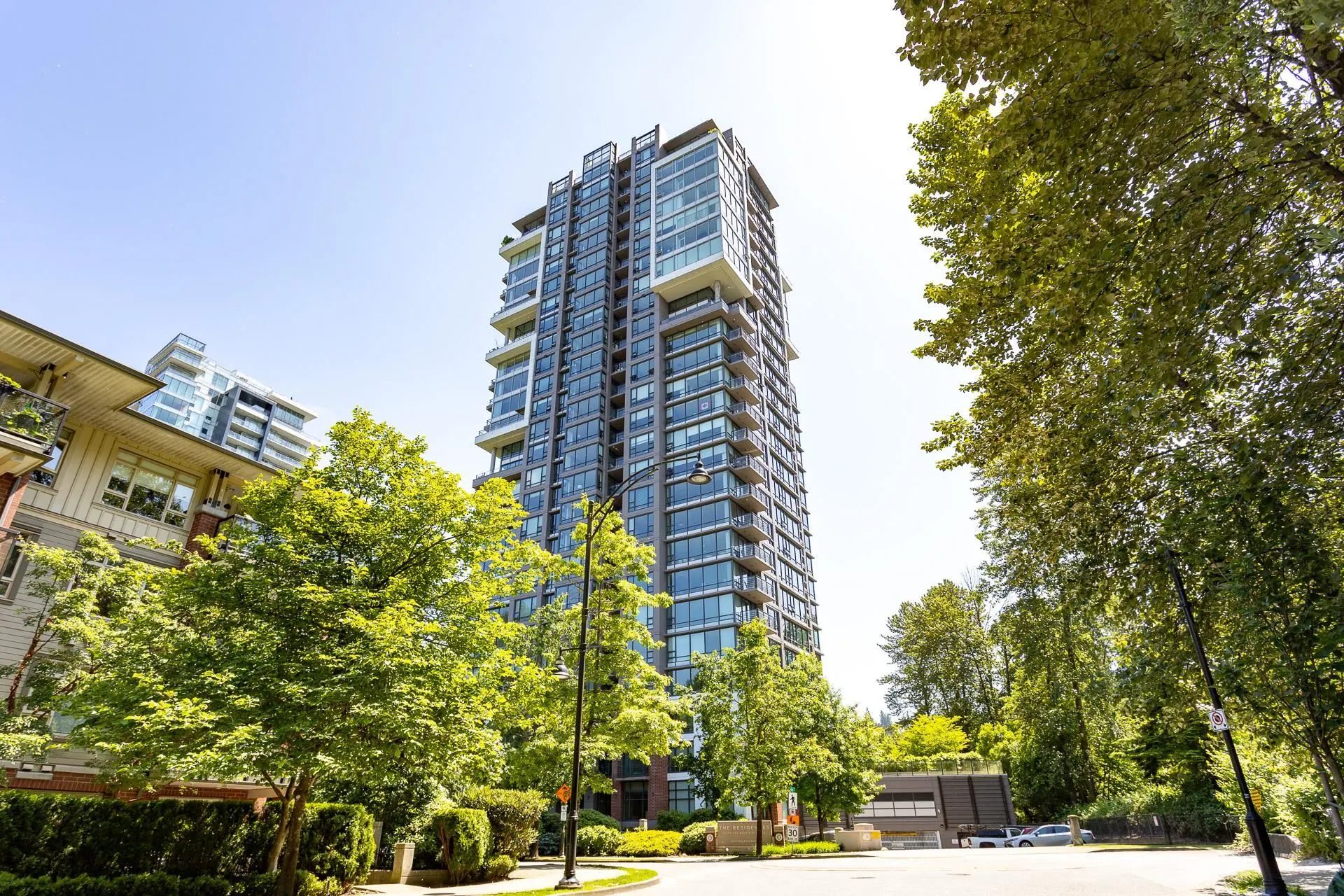 907 301 Capilano Road