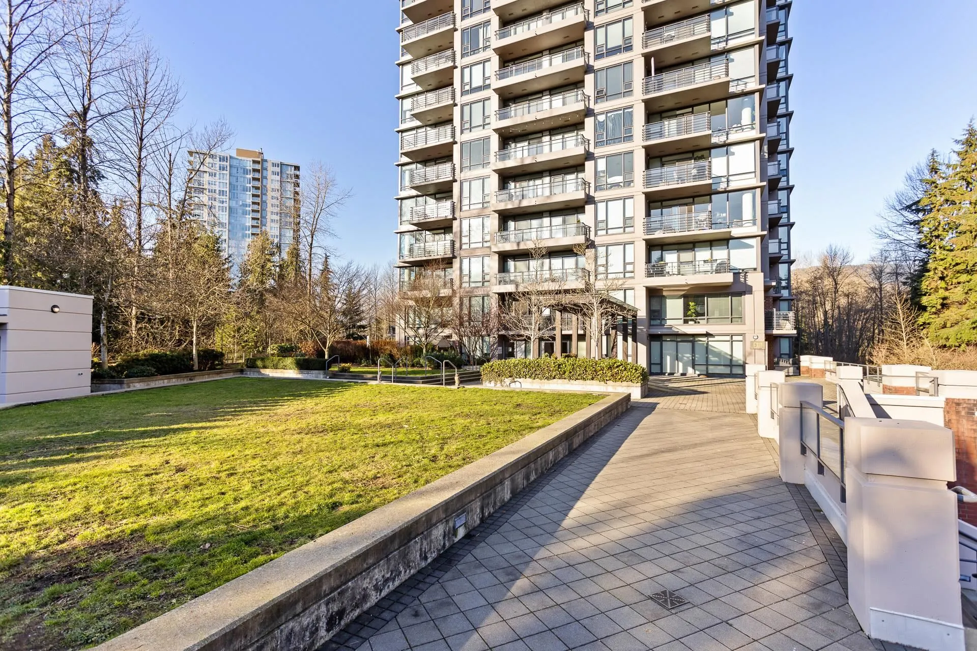 907 301 Capilano Road