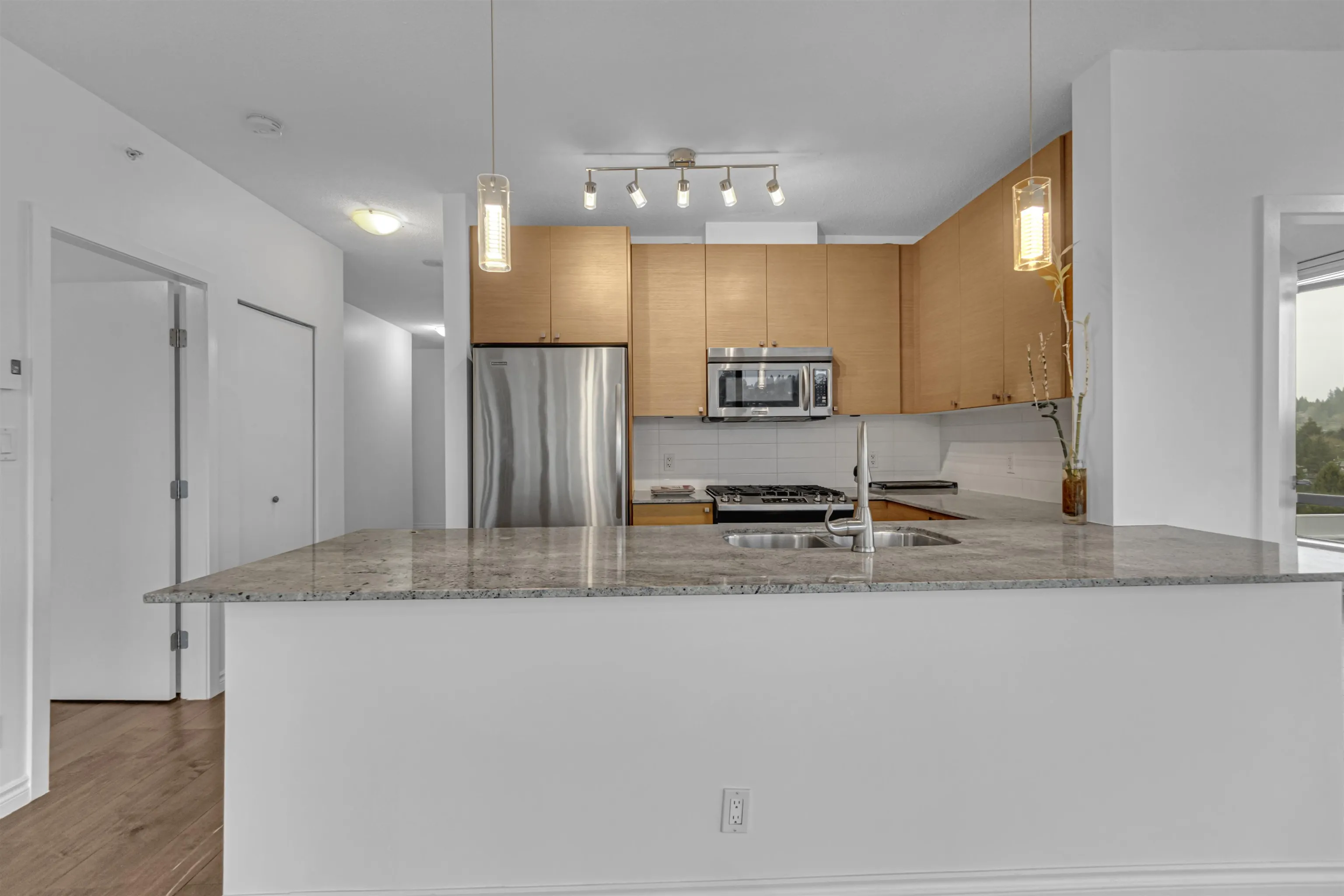 1602 400 Capilano Road