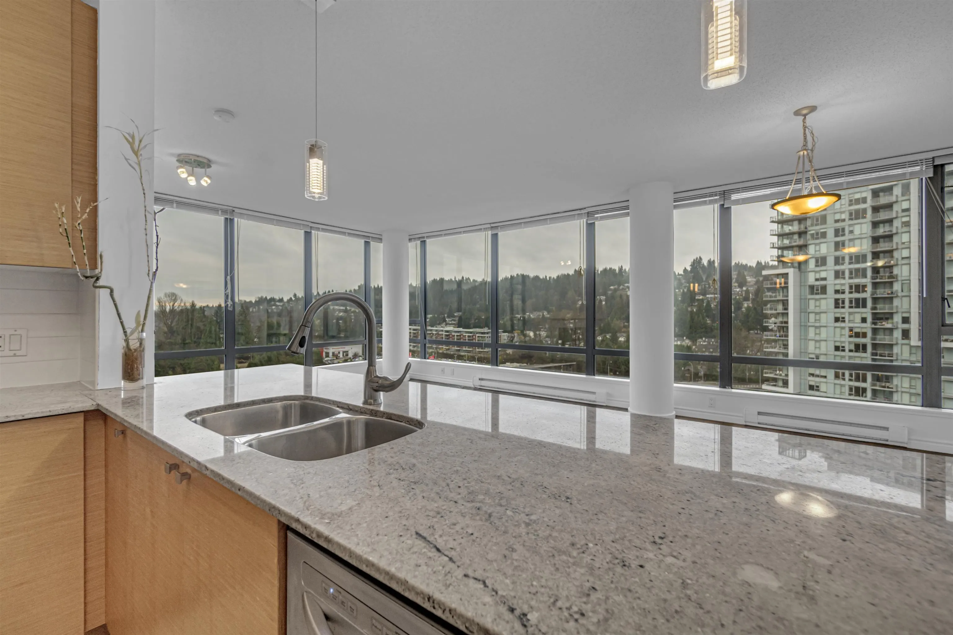 1602 400 Capilano Road