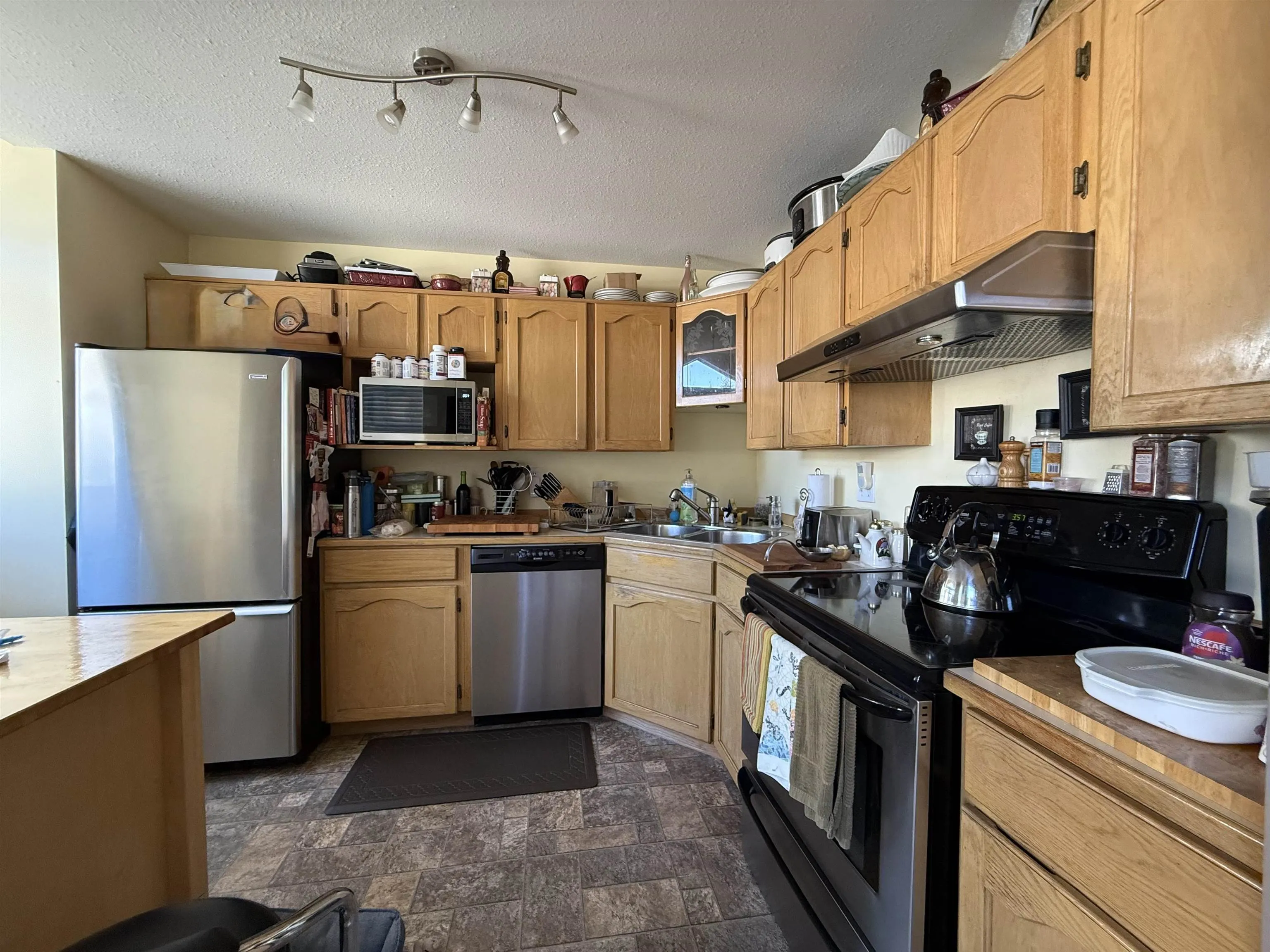 22 3476 Coast Meridian Road