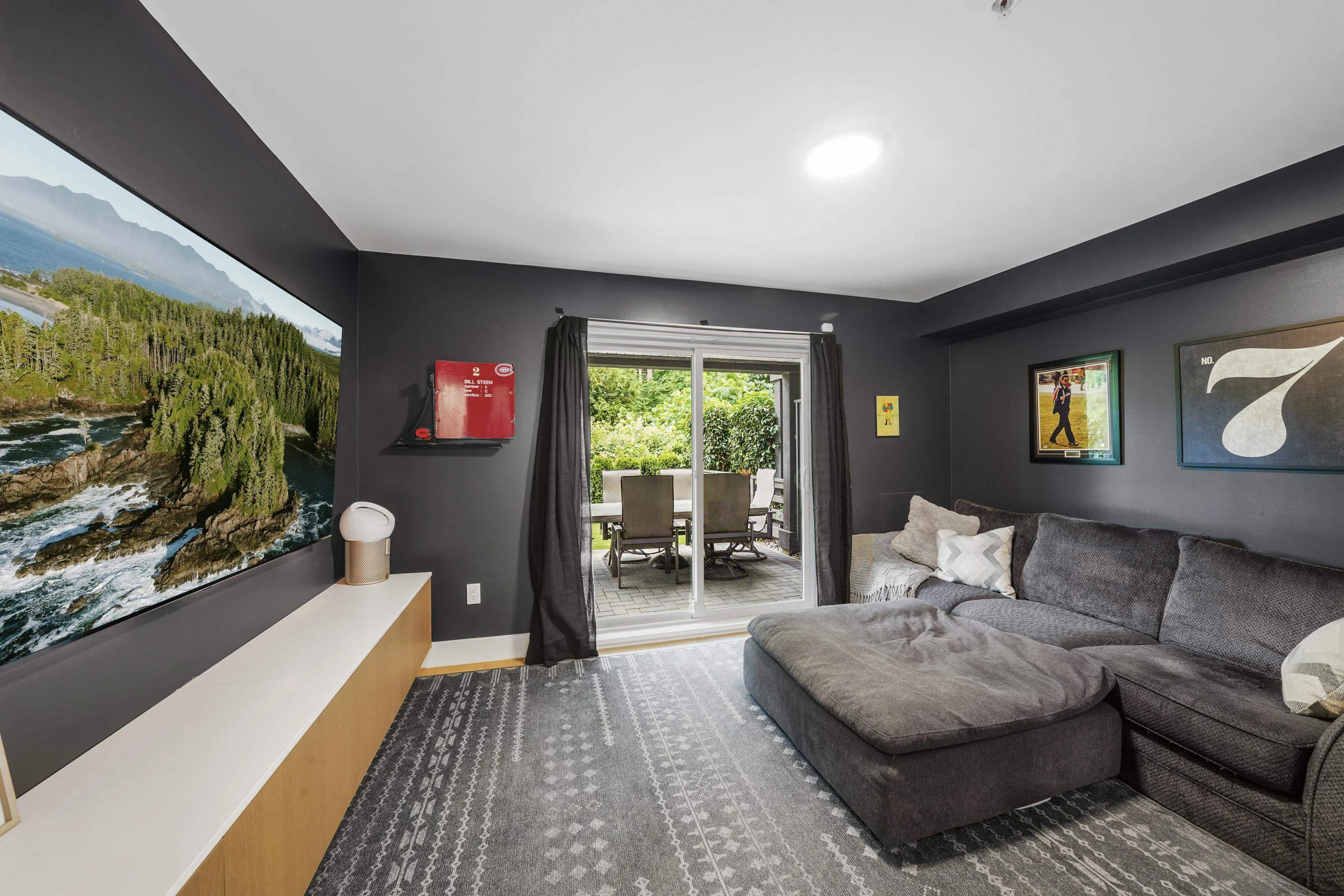 13 4638 Orca Way