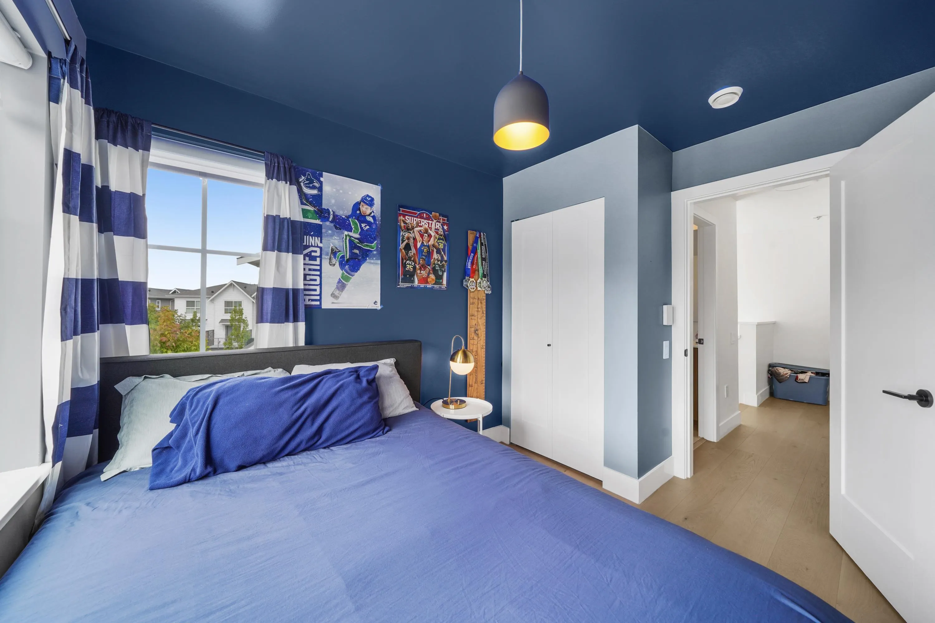 13 4638 Orca Way