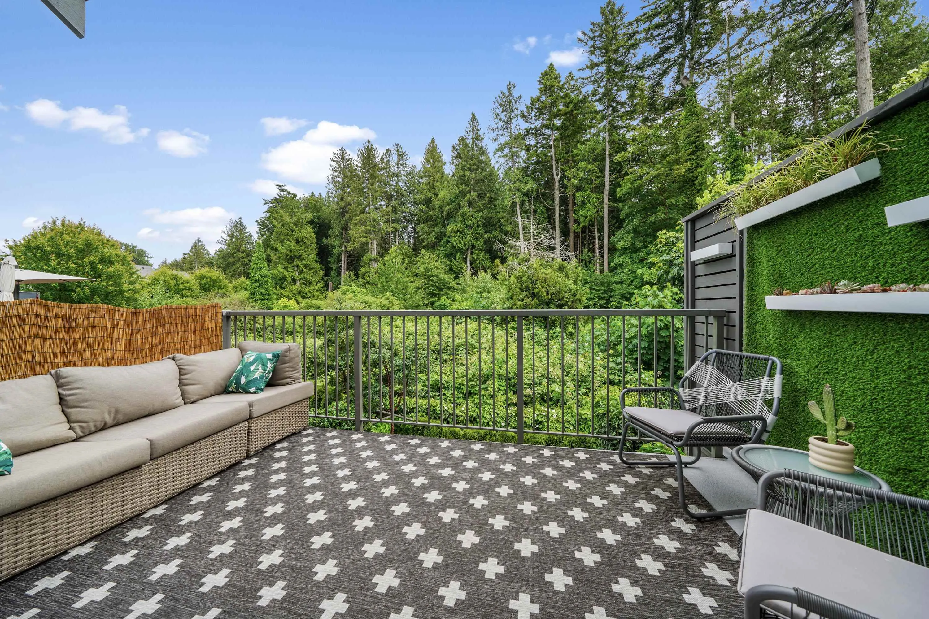13 4638 Orca Way