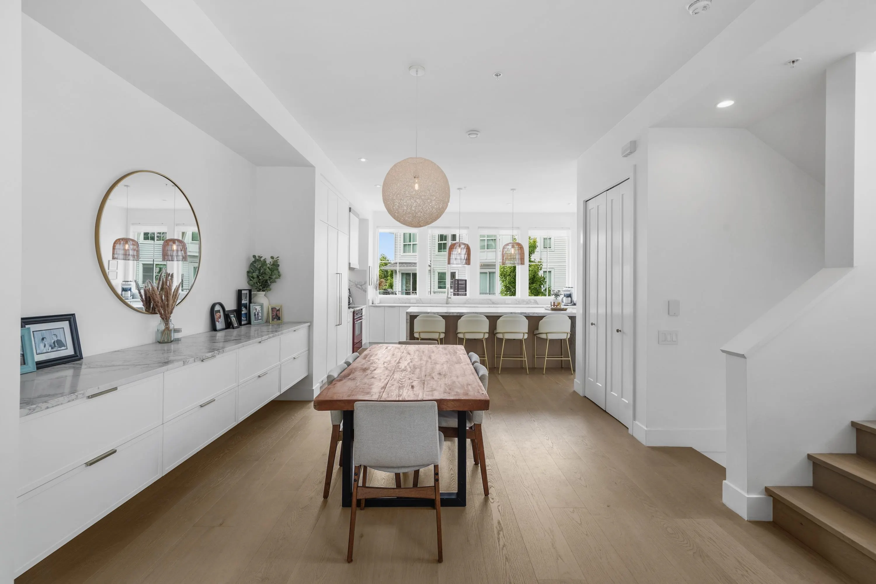 13 4638 Orca Way