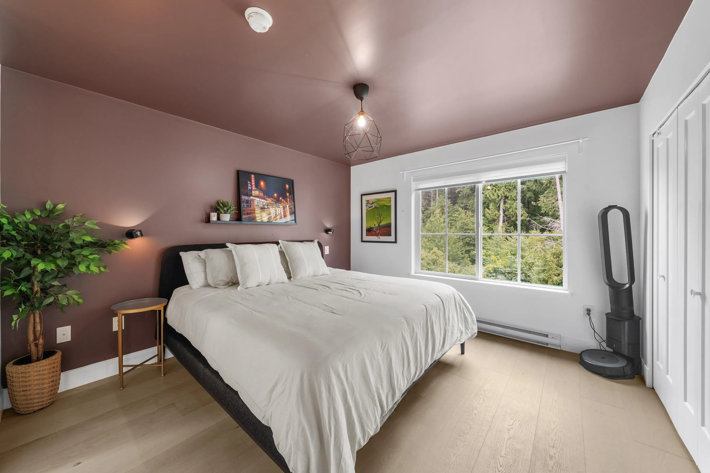 13 4638 Orca Way