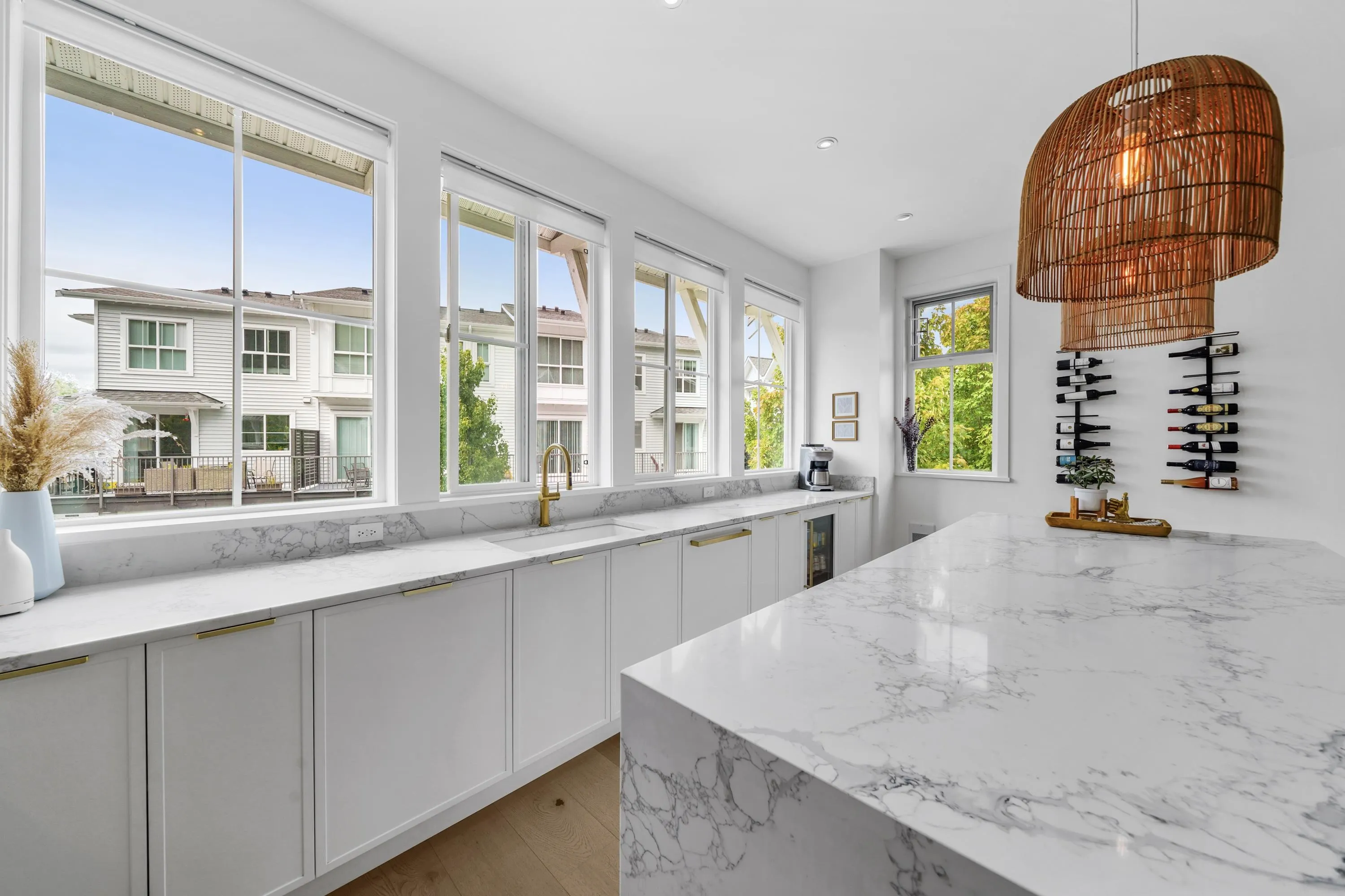 13 4638 Orca Way