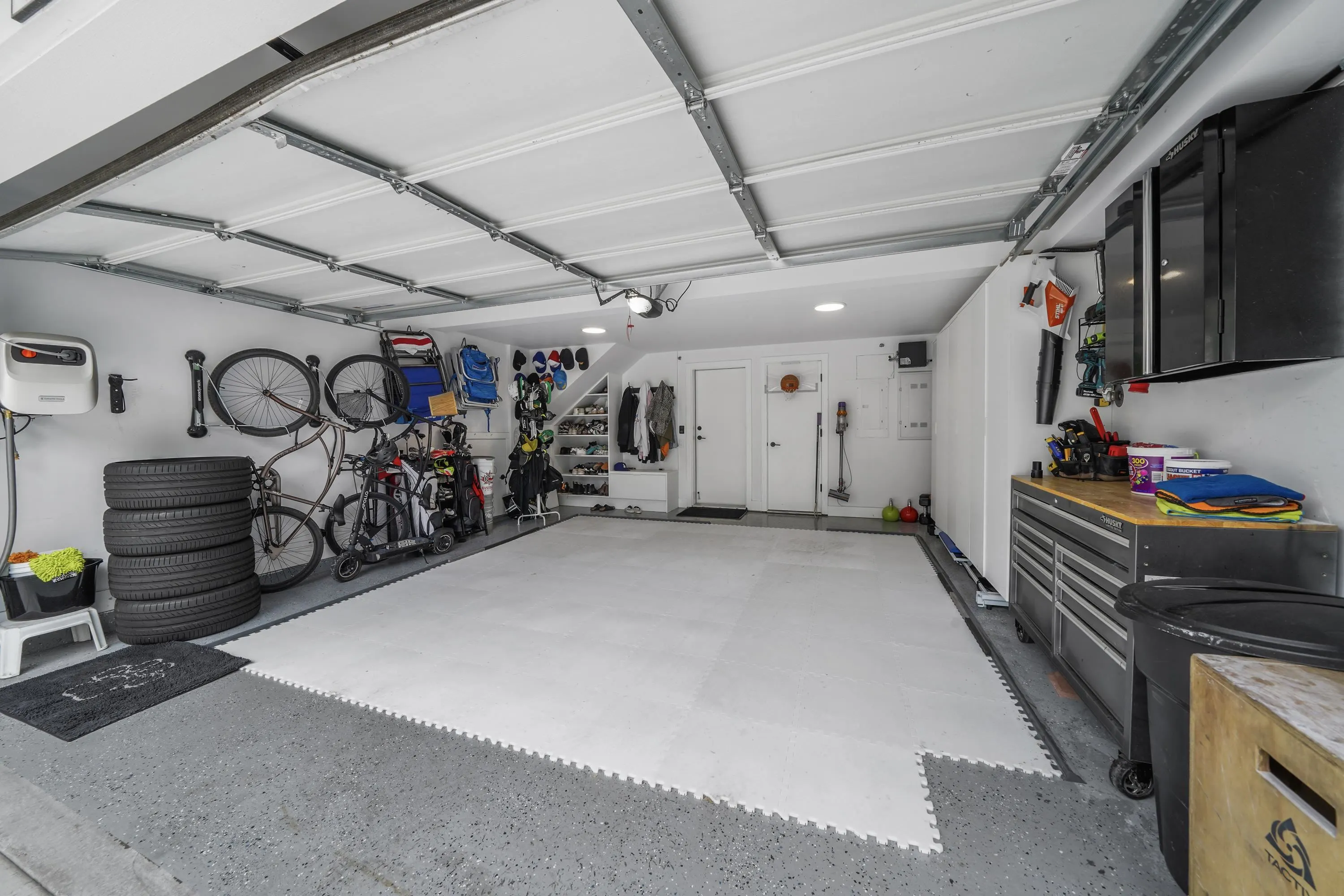 13 4638 Orca Way