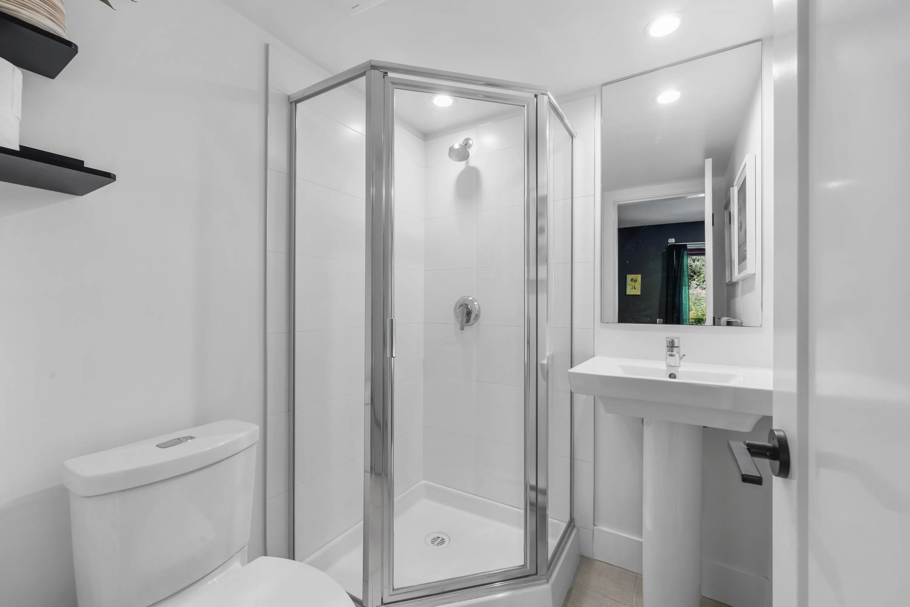 13 4638 Orca Way