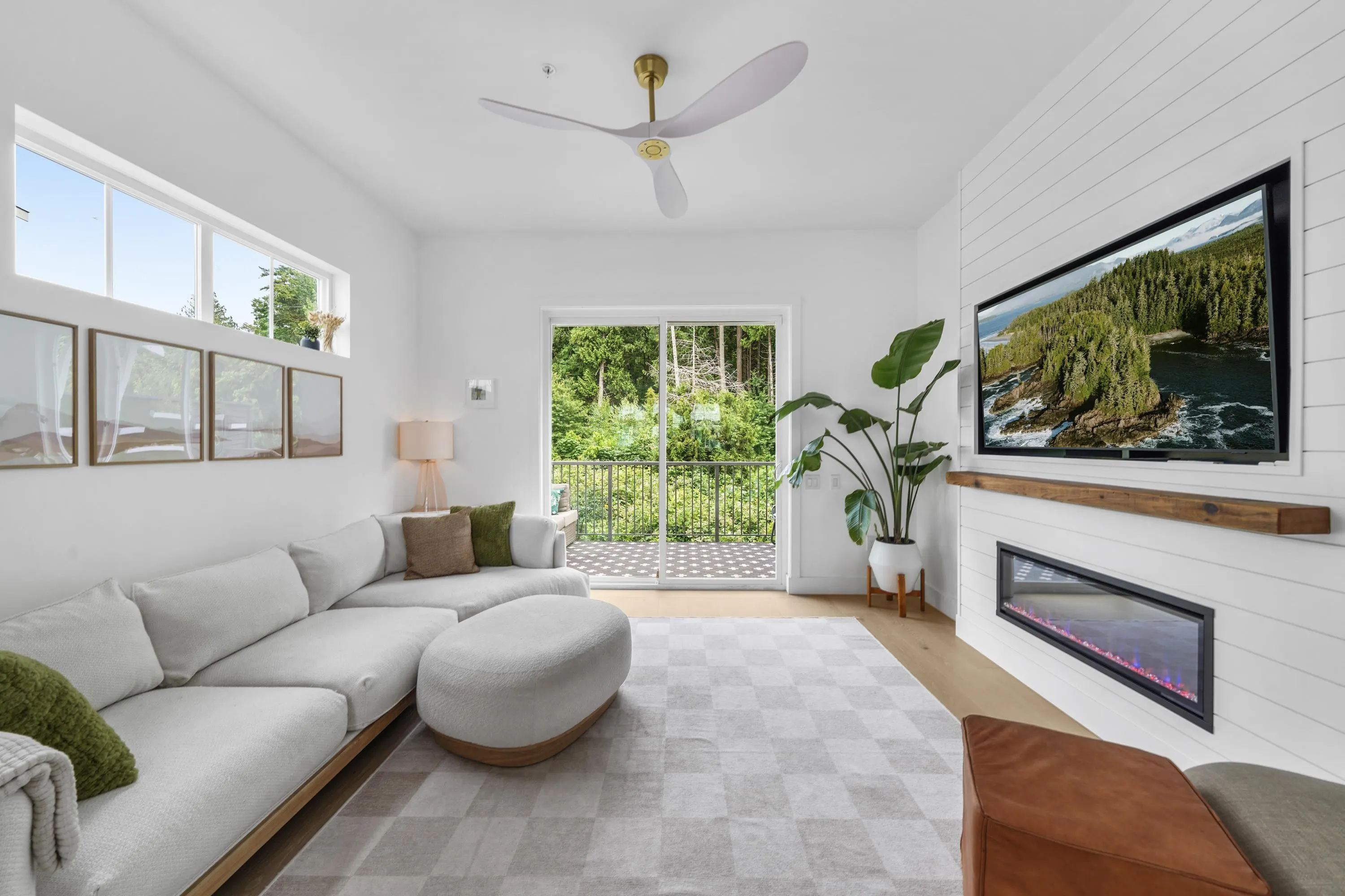 13 4638 Orca Way
