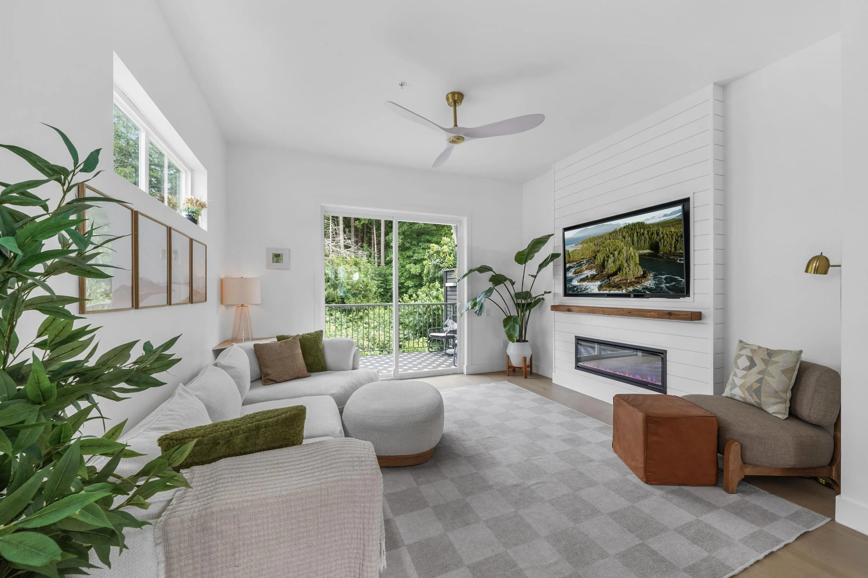 13 4638 Orca Way