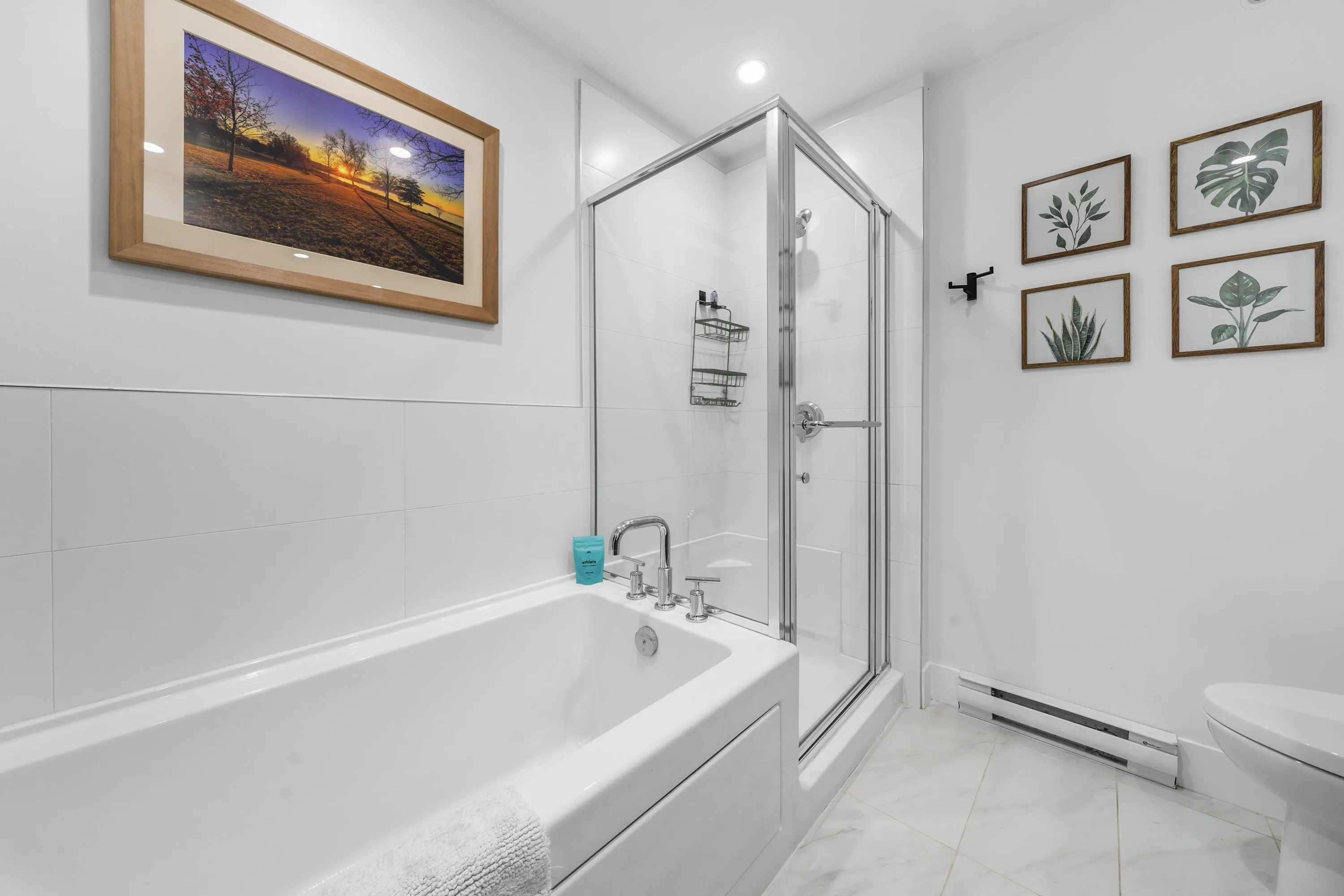 13 4638 Orca Way