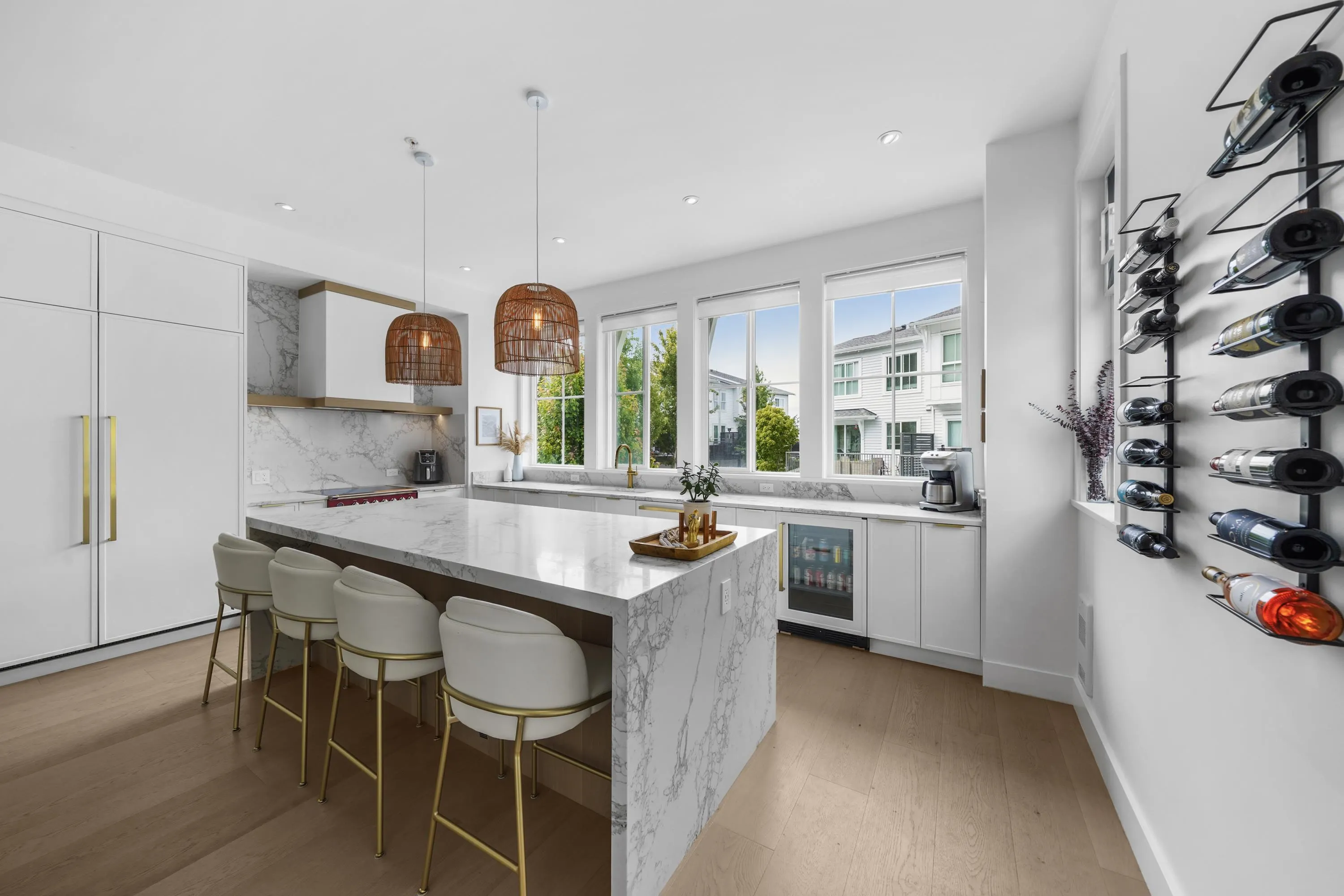 13 4638 Orca Way