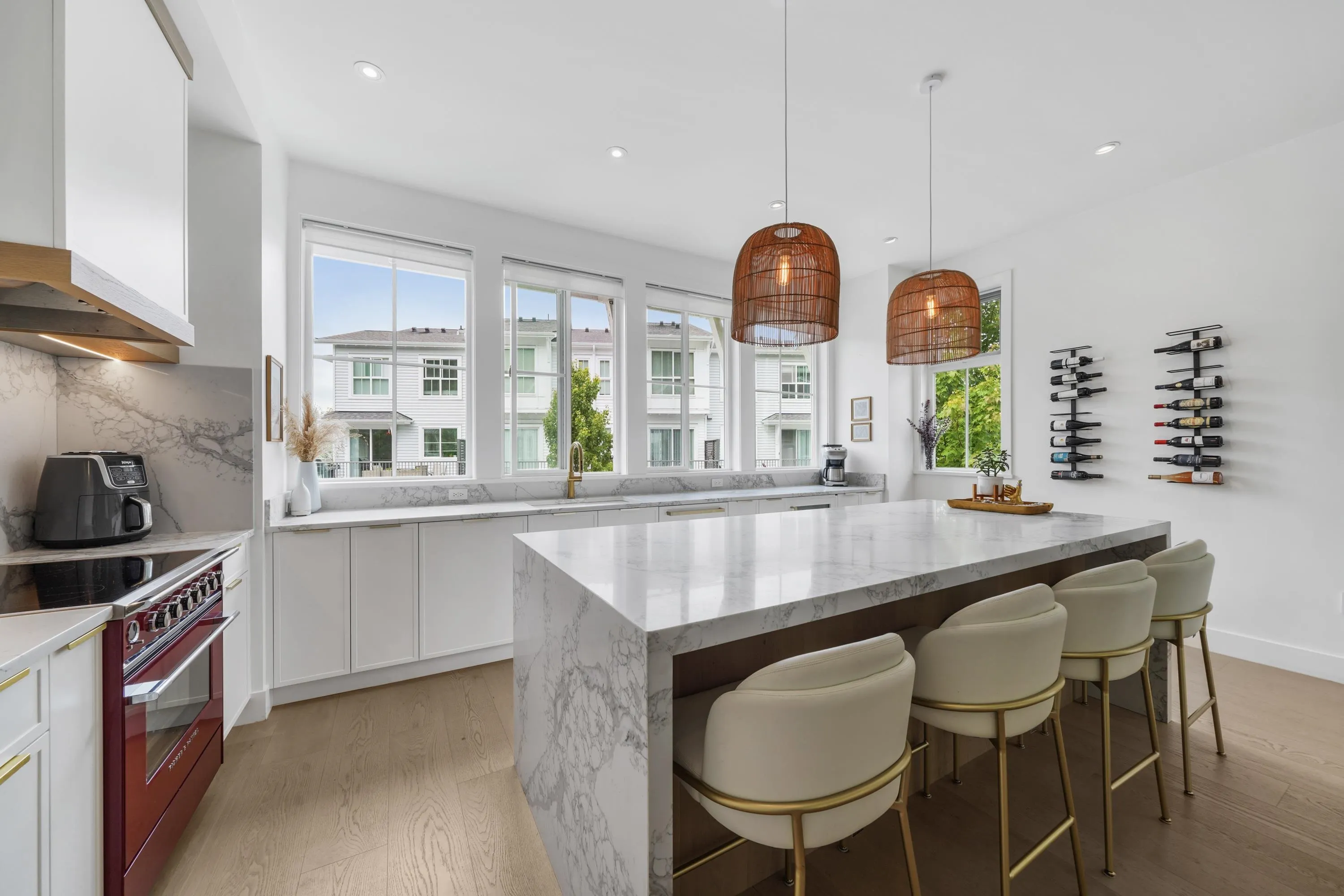13 4638 Orca Way
